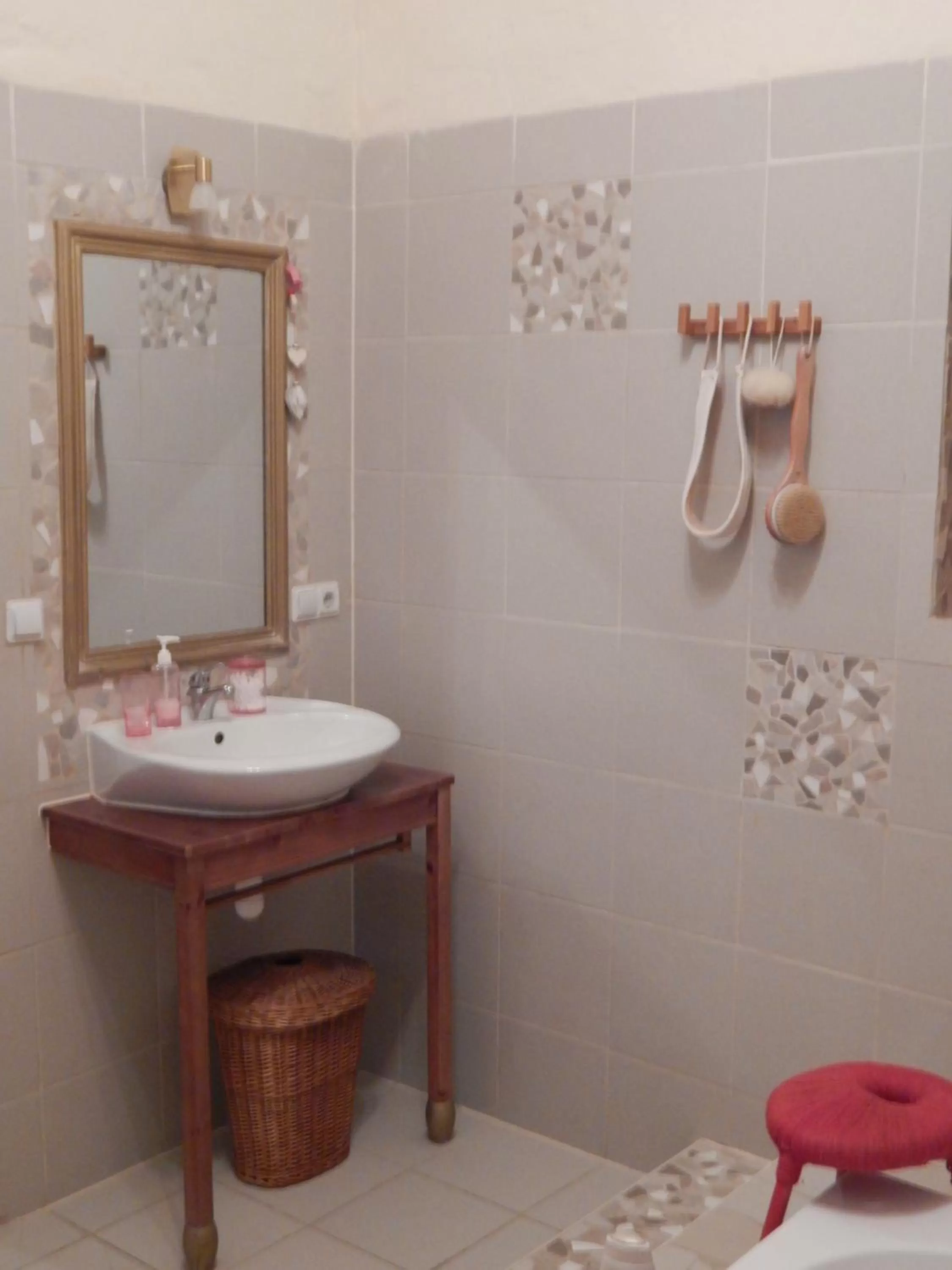 Bathroom in Tintaglia, betaalbaar en gastvrij