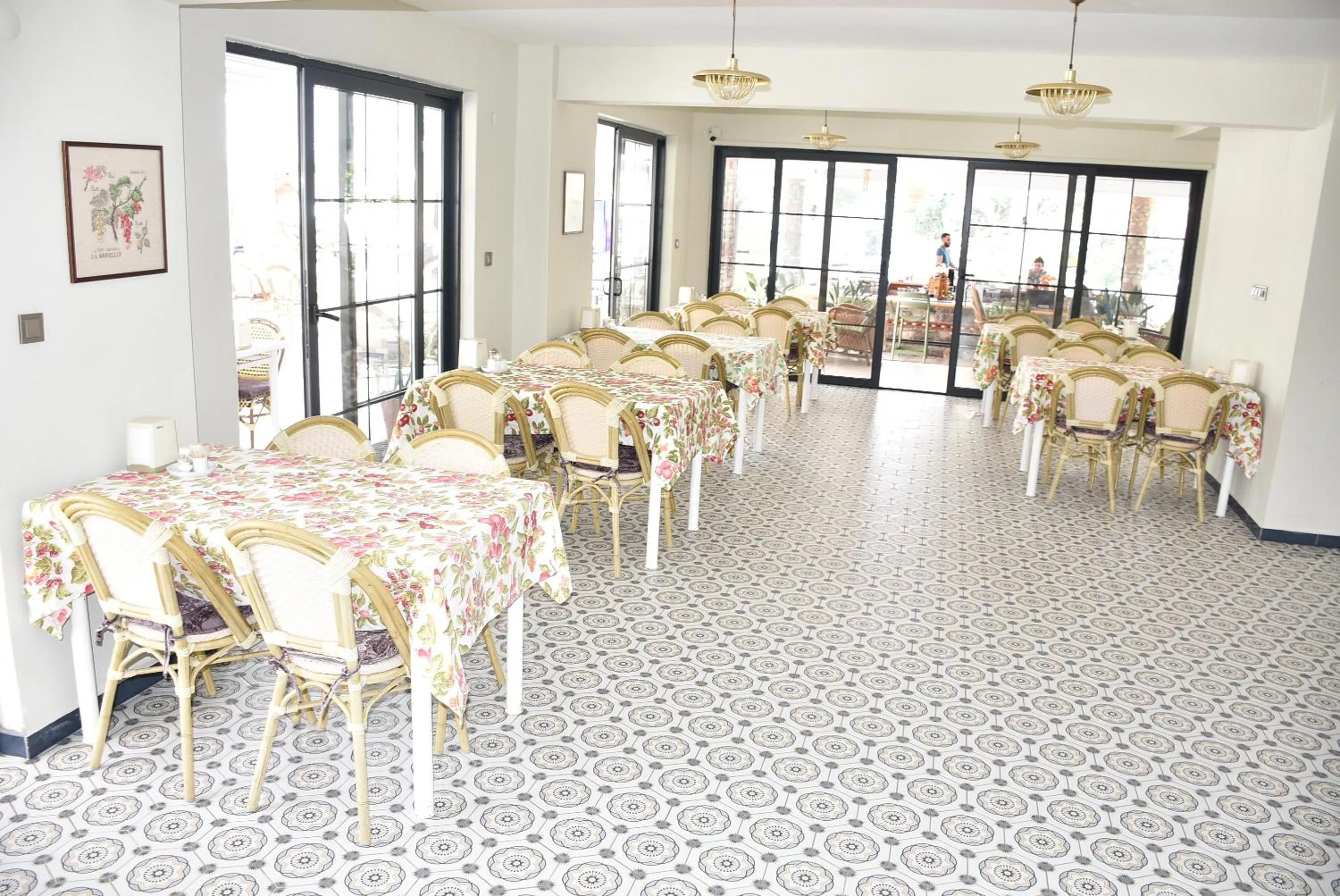 Restaurant/places to eat in Magic Tulip Hotel