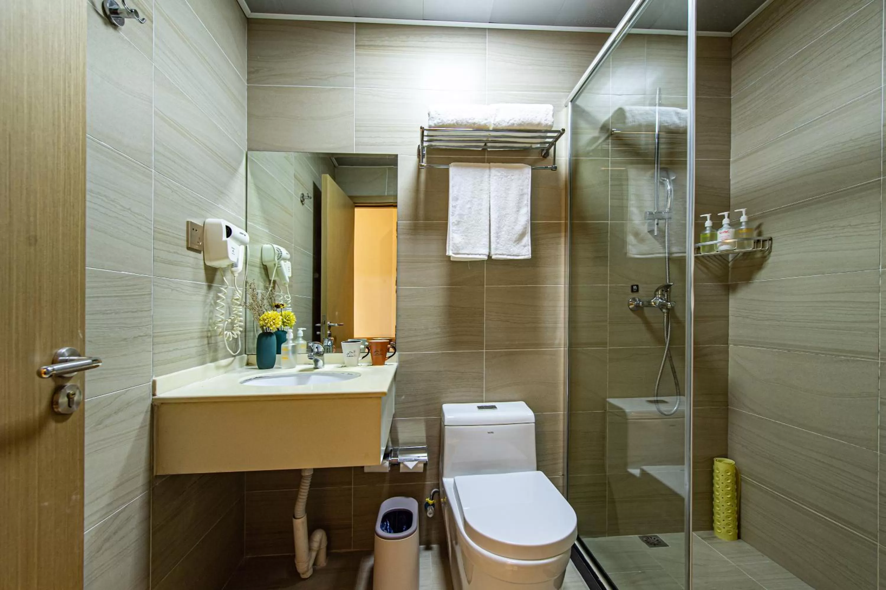 Shower in Shanghai JOYFUL YARD Hotel-Free shuttle bus to Pudong Airport and Disneyland