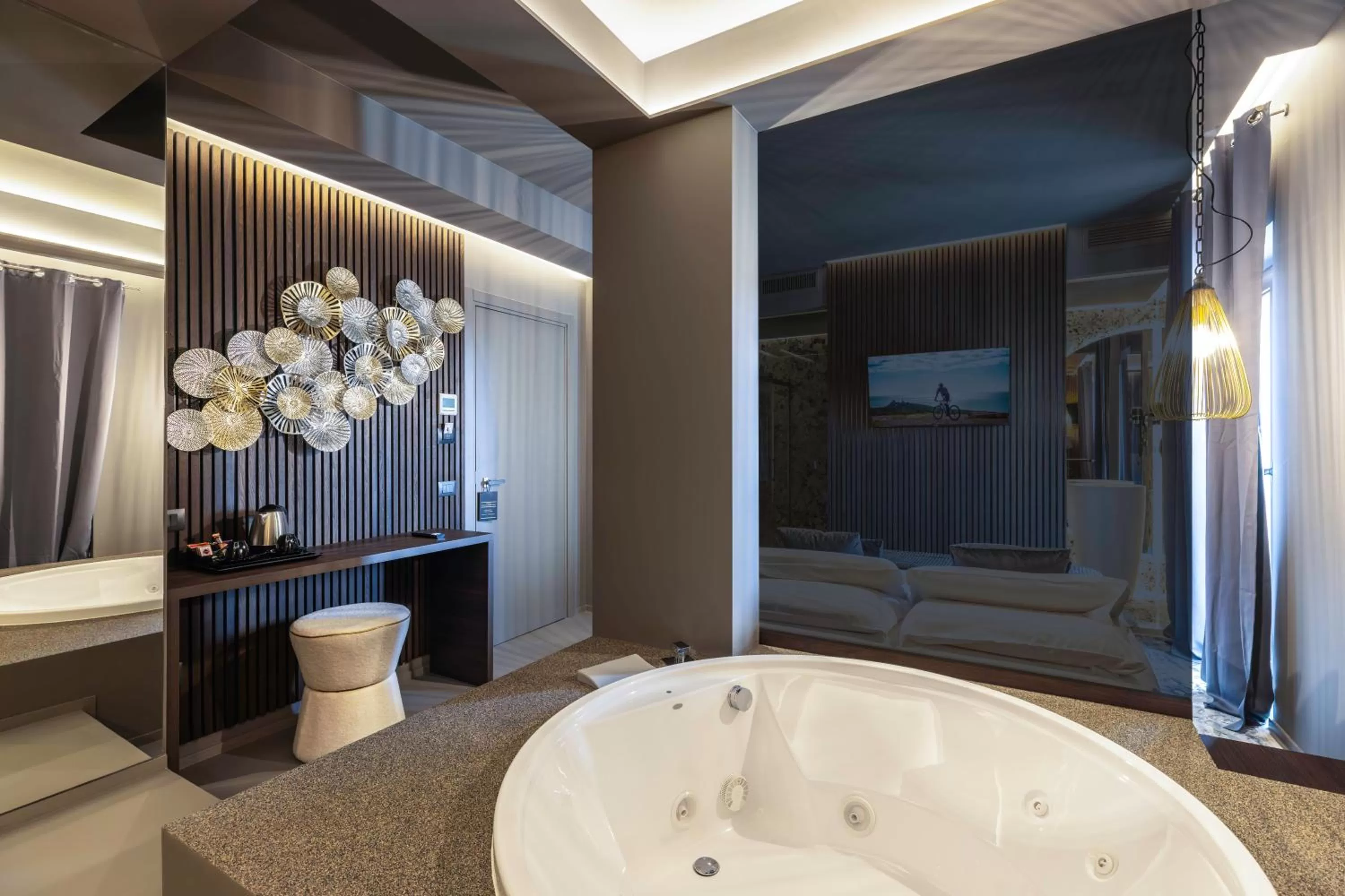 Hot Tub, Bathroom in Boutique Marconi