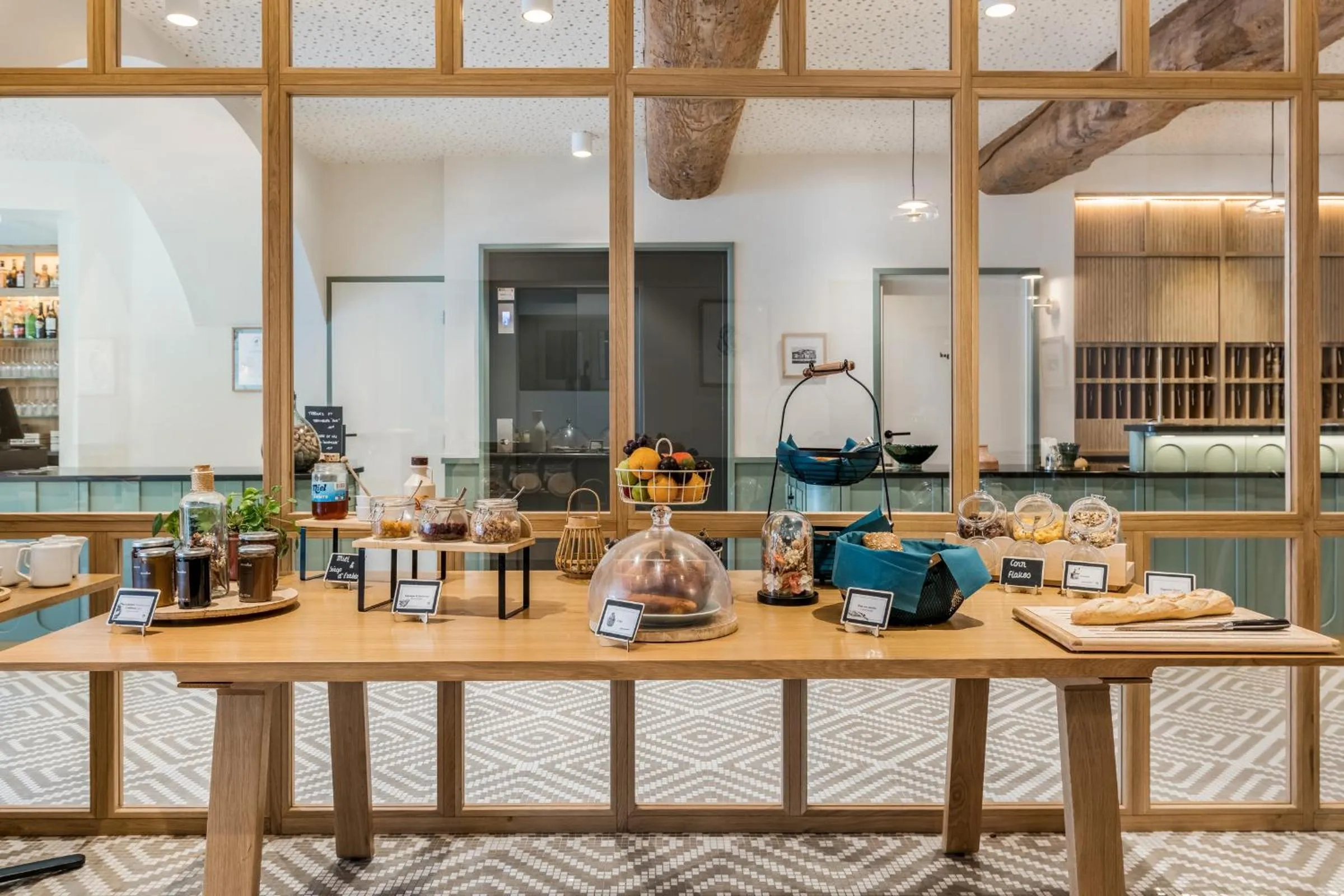 Restaurant/places to eat in Le Phénix Hôtel