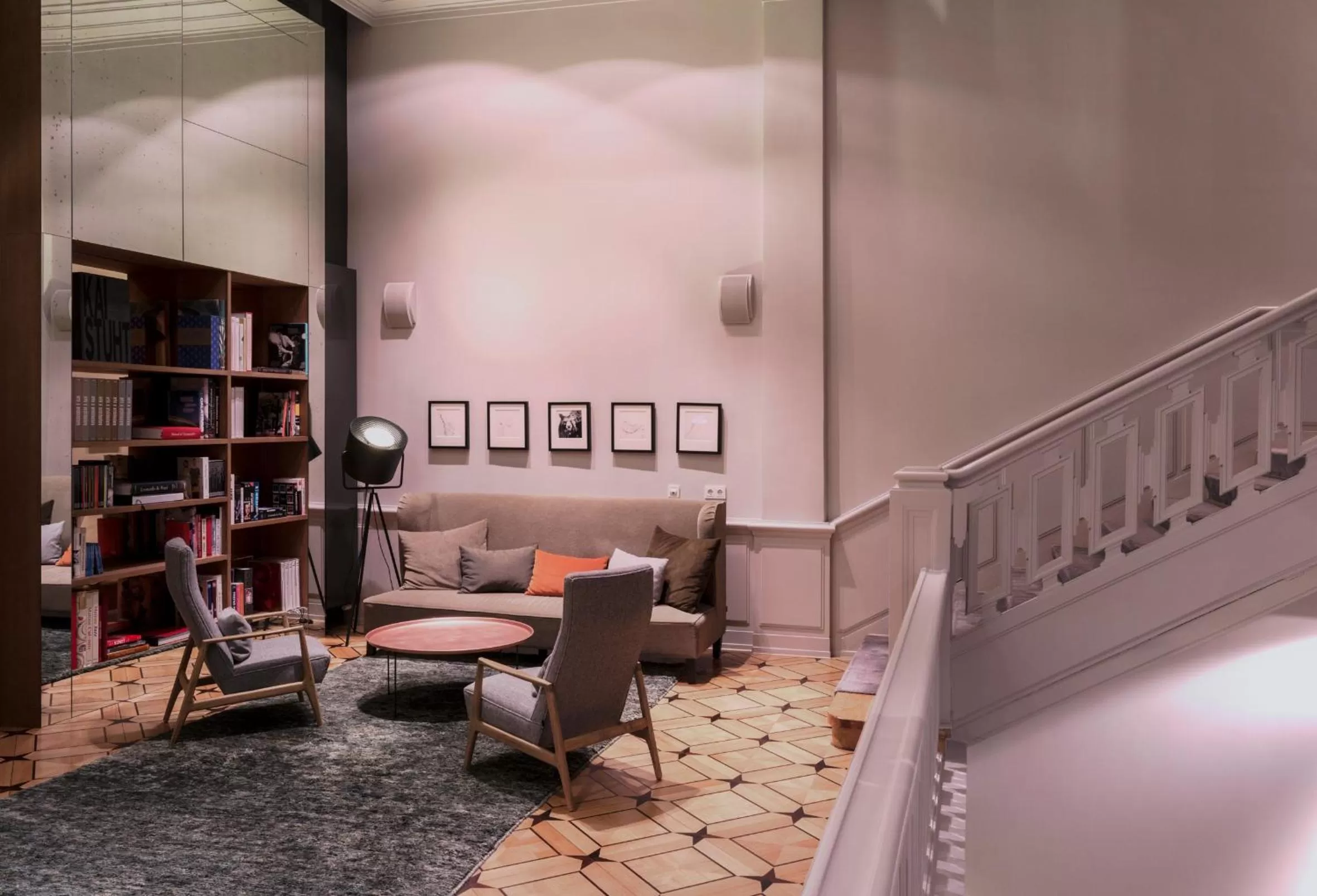 Library in SO/ Berlin Das Stue