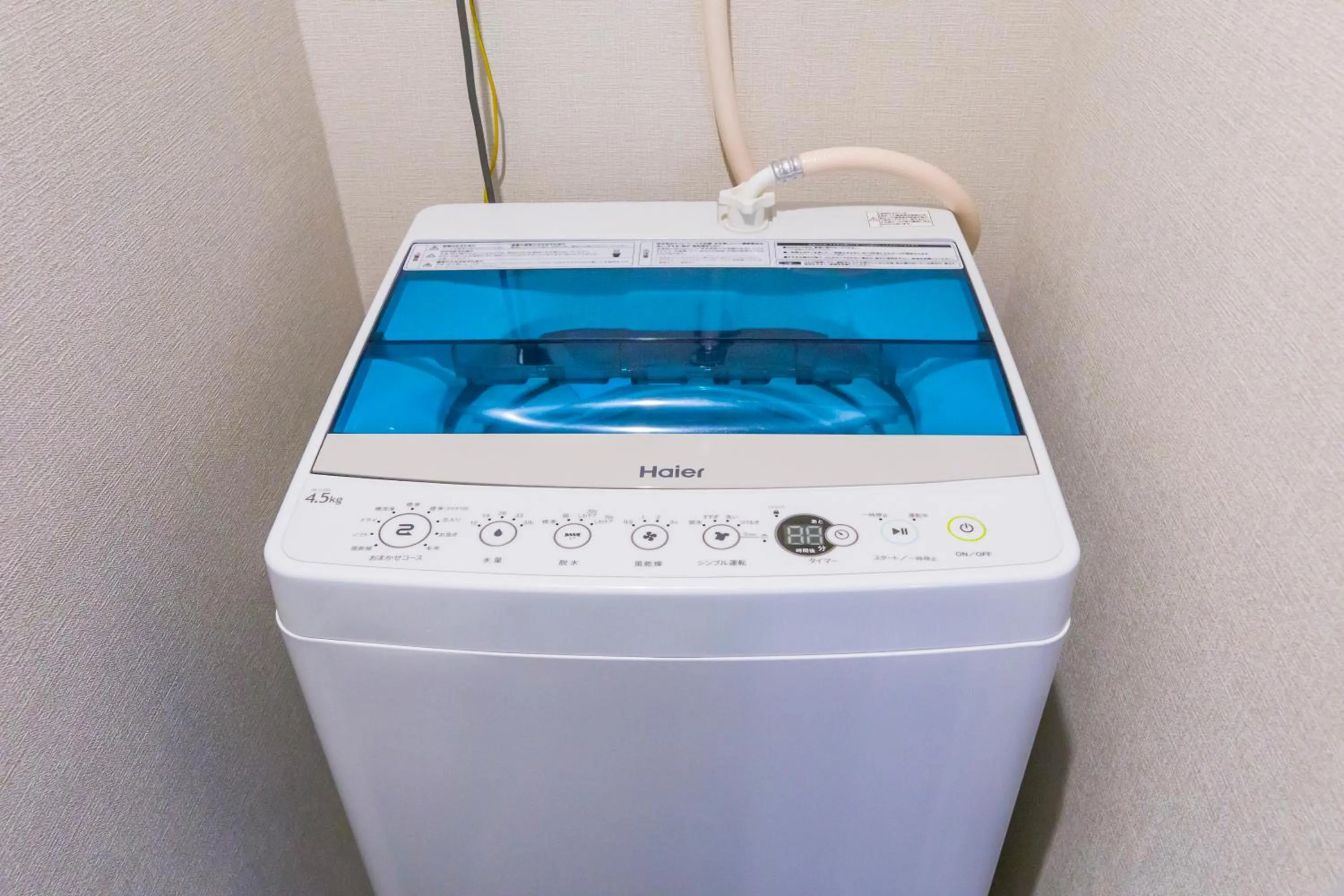 Photo of the whole room in Mr. Kinjo in AirPort