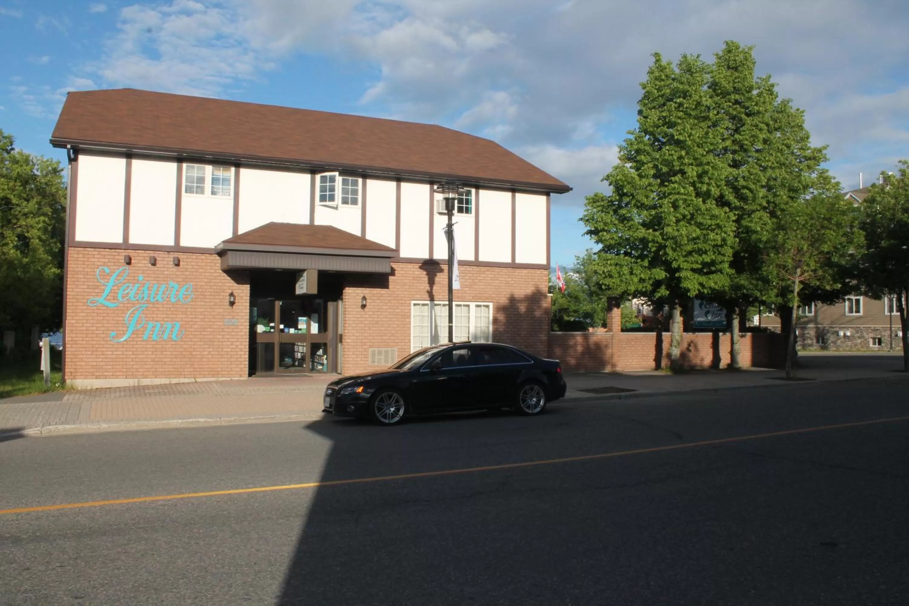 Facade/entrance, Property Building in Leisure Inn