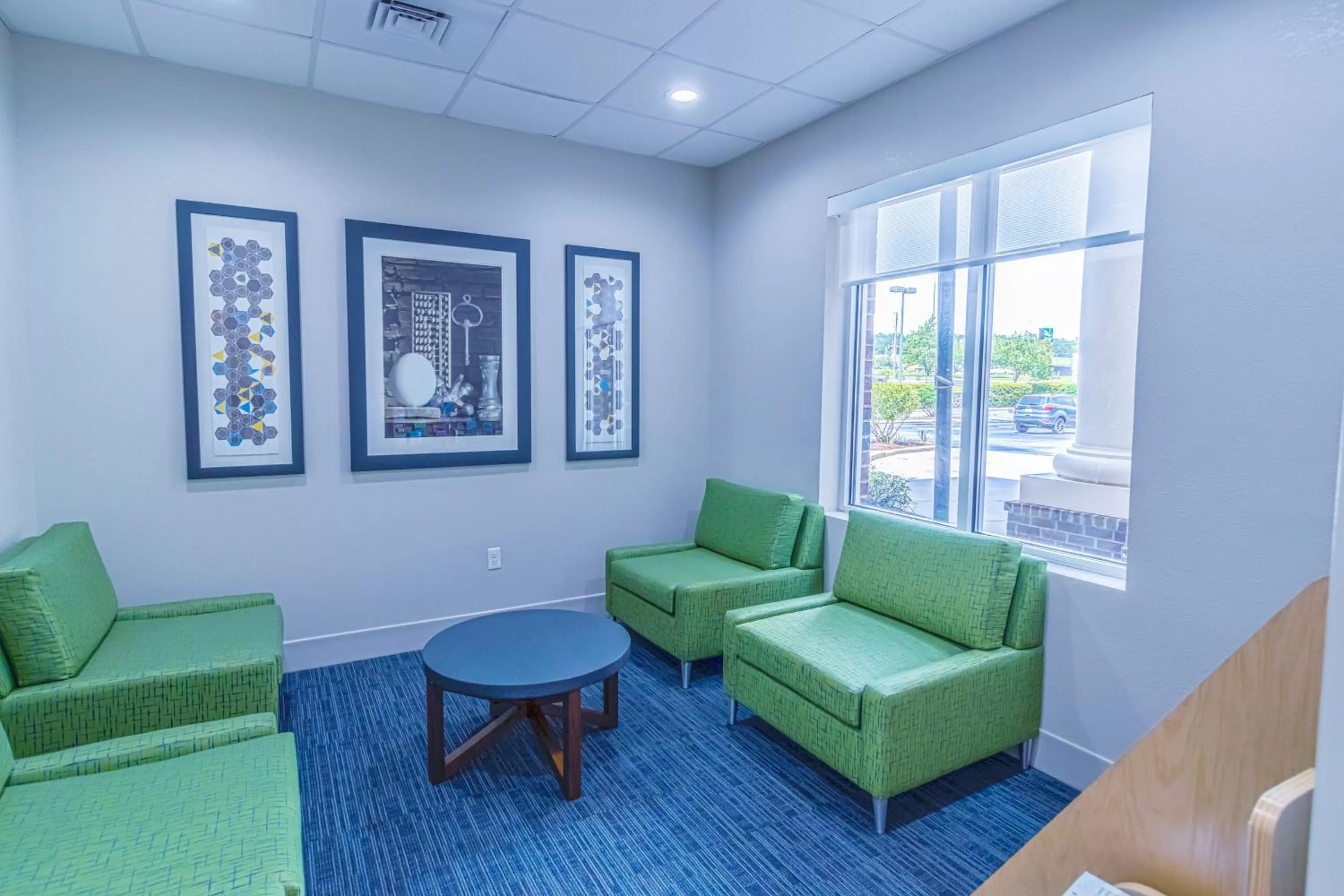 Lobby or reception in Holiday Inn Express Hotel & Suites Crestview South I-10 by IHG