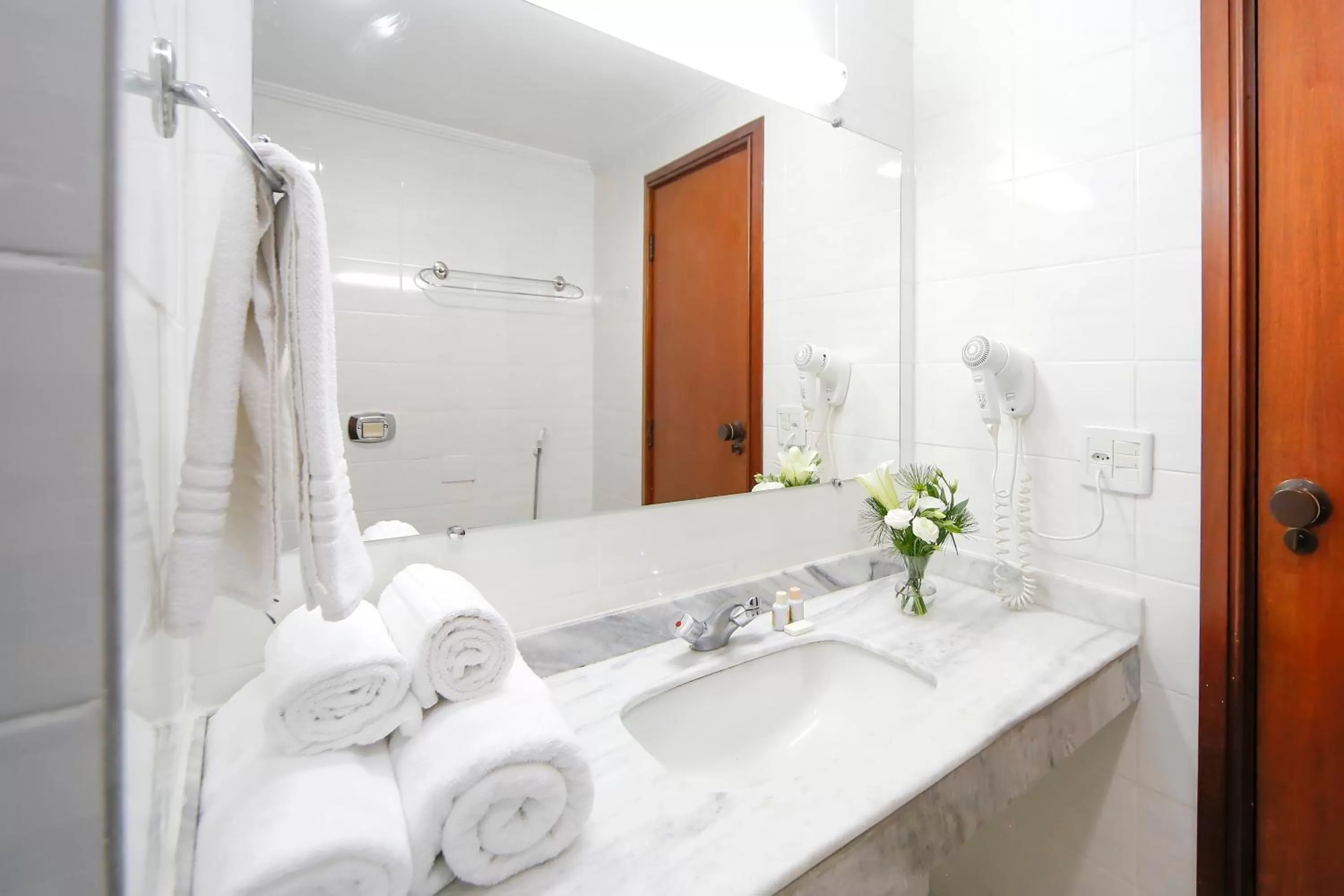 Toilet in Sorocaba Park Hotel by Atlantica