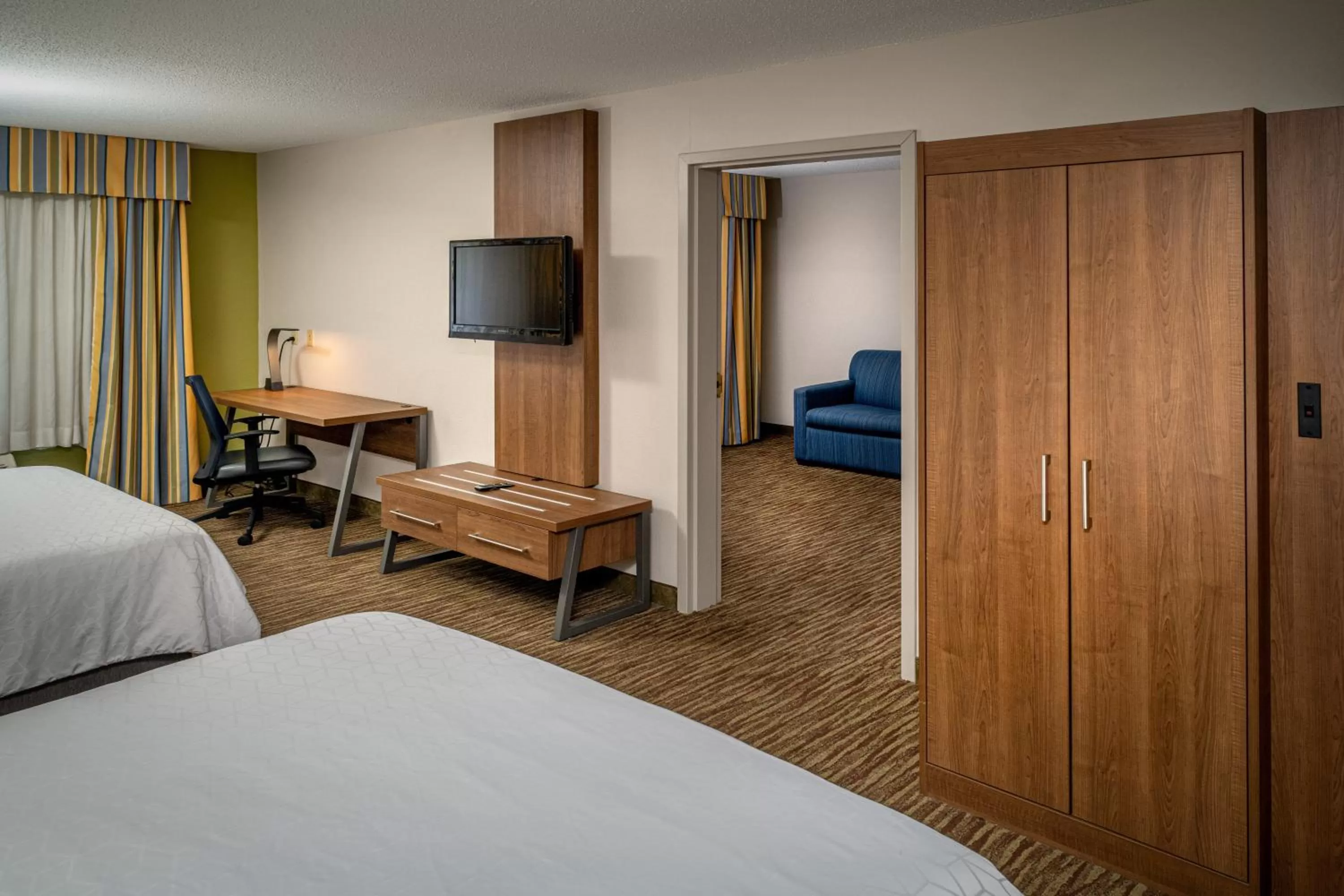 Photo of the whole room, Bed in Holiday Inn Express and Suites Pikeville by IHG