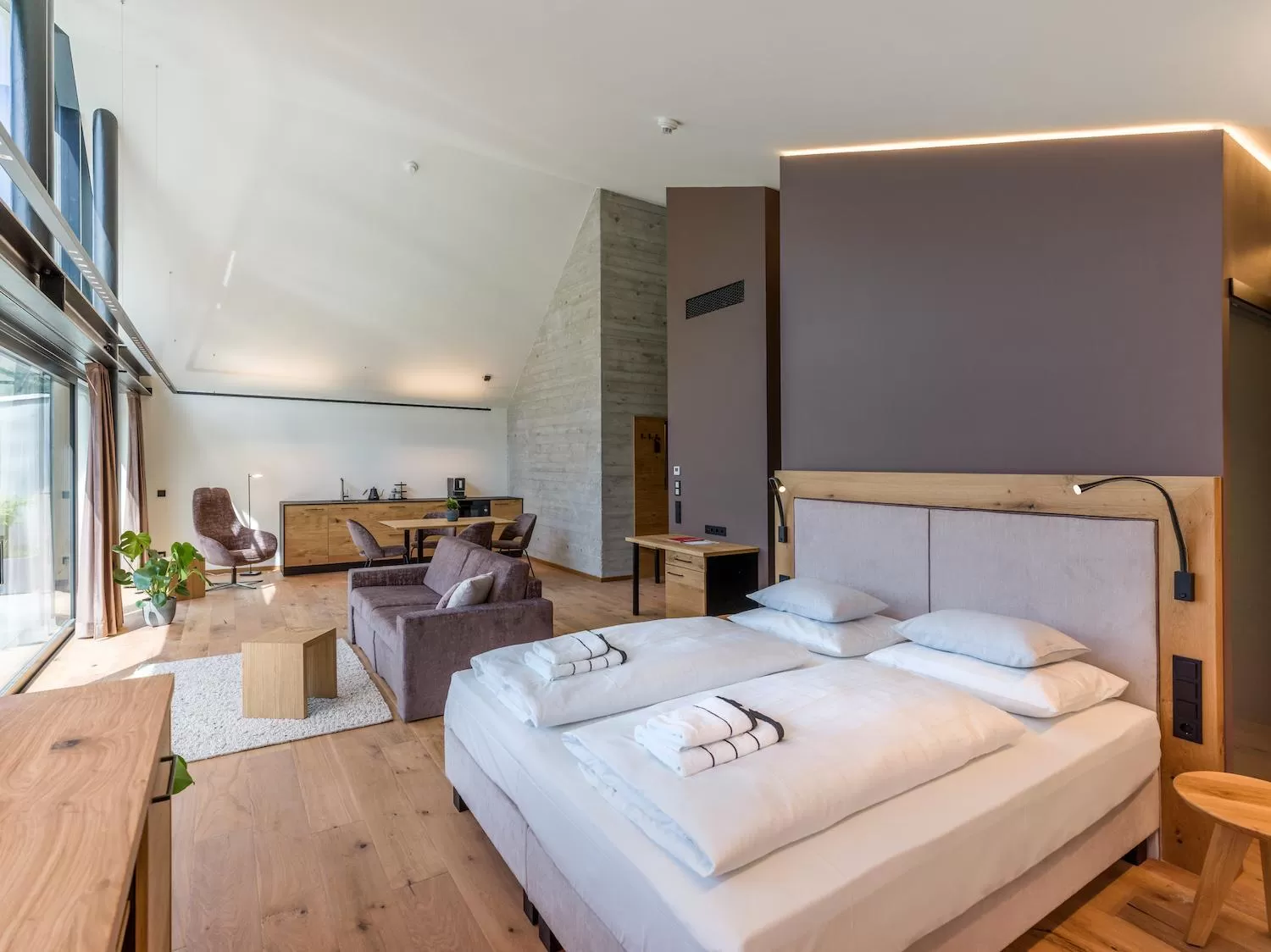 Photo of the whole room, Bed in Platzhirsch Kufstein