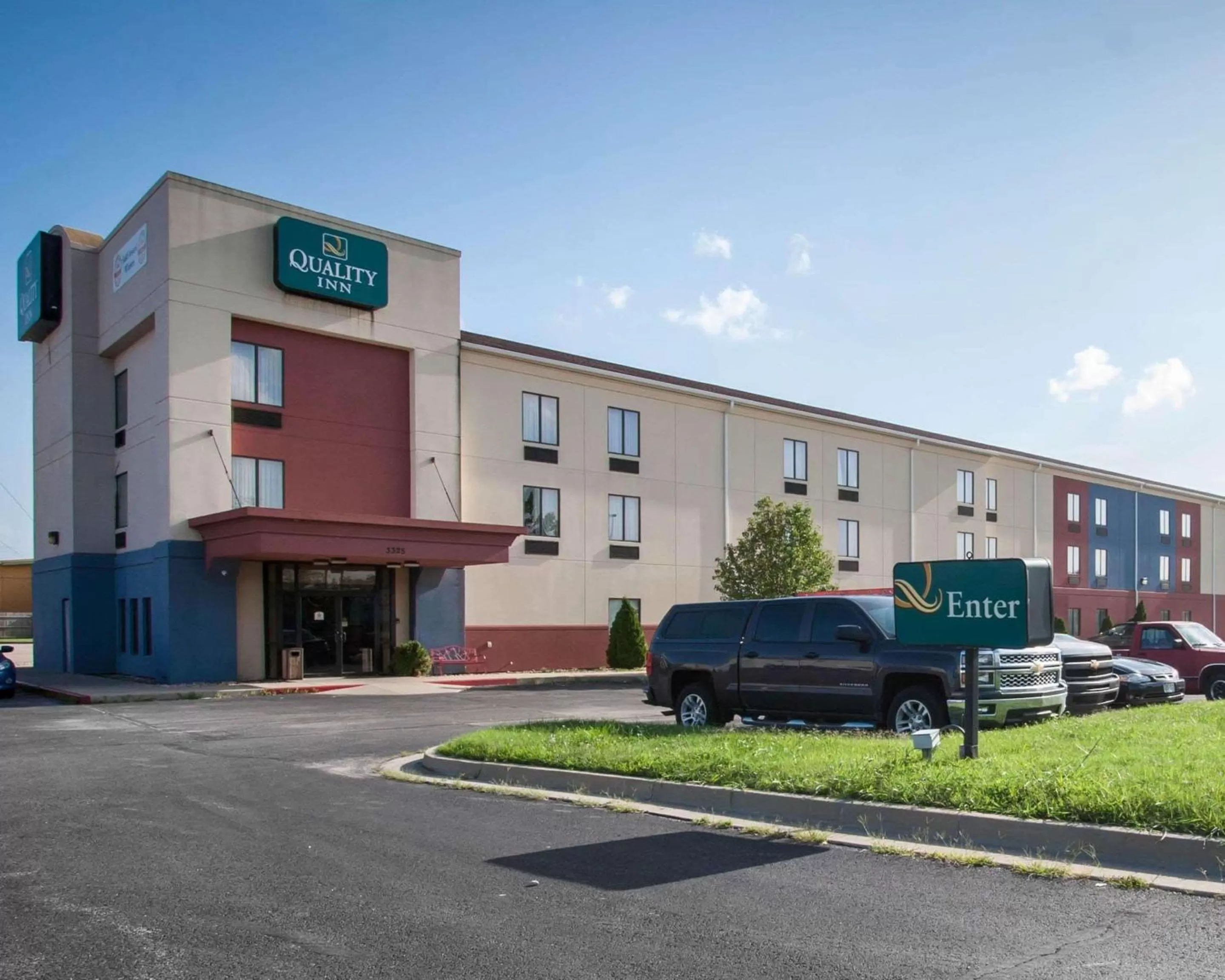 Property building in Quality Inn Joplin I-44