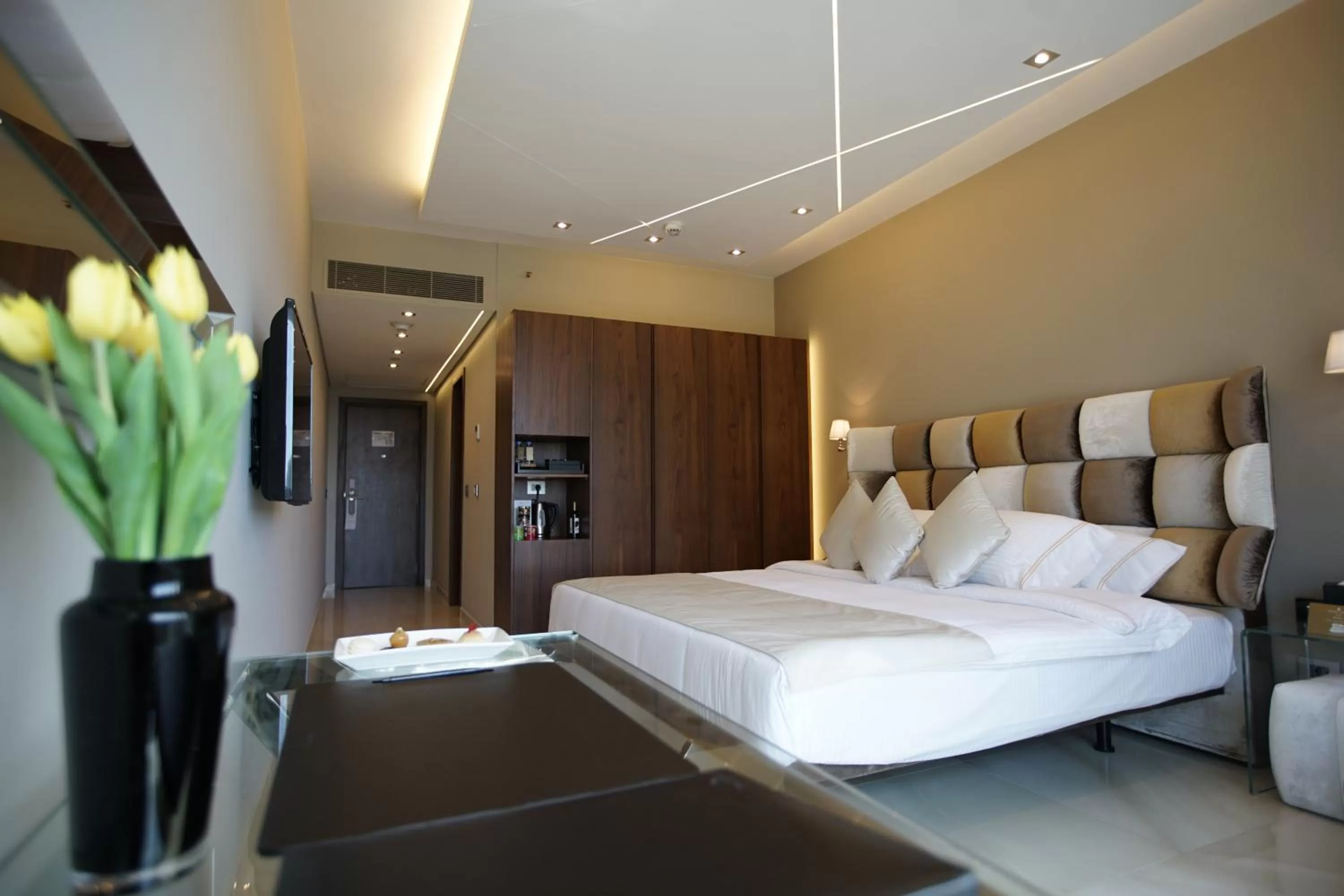 Bedroom, Bed in Royal Tulip Achrafieh