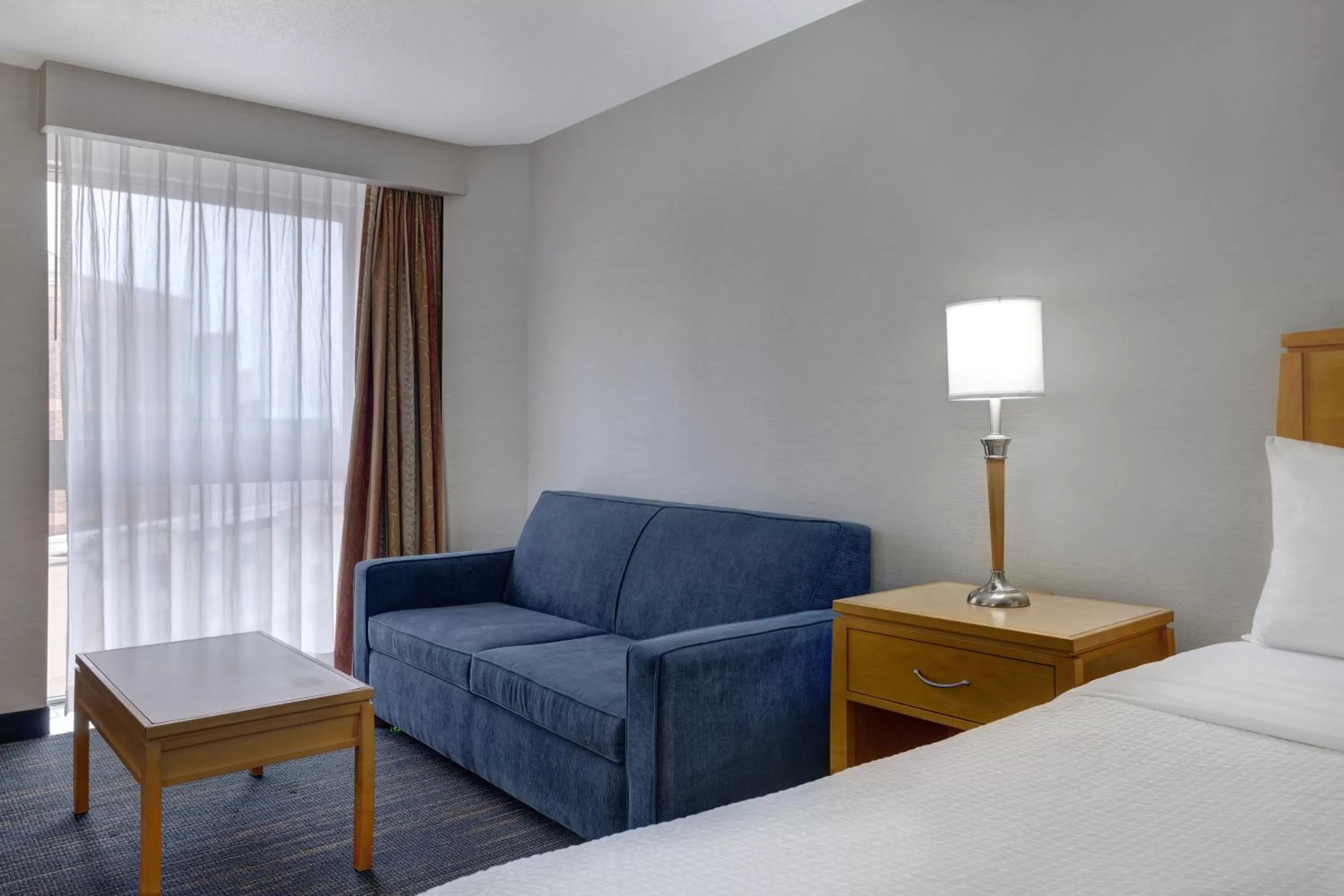 Seating area, Bed in Days Inn by Wyndham Niagara Falls Near The Falls