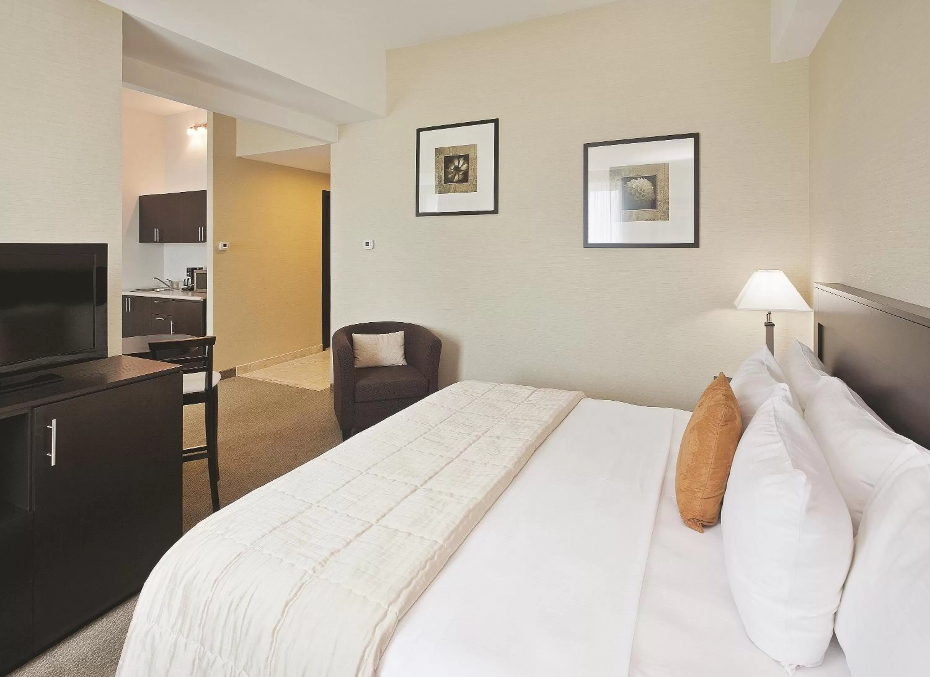 Bedroom, Bed in La Quinta by Wyndham Poza Rica