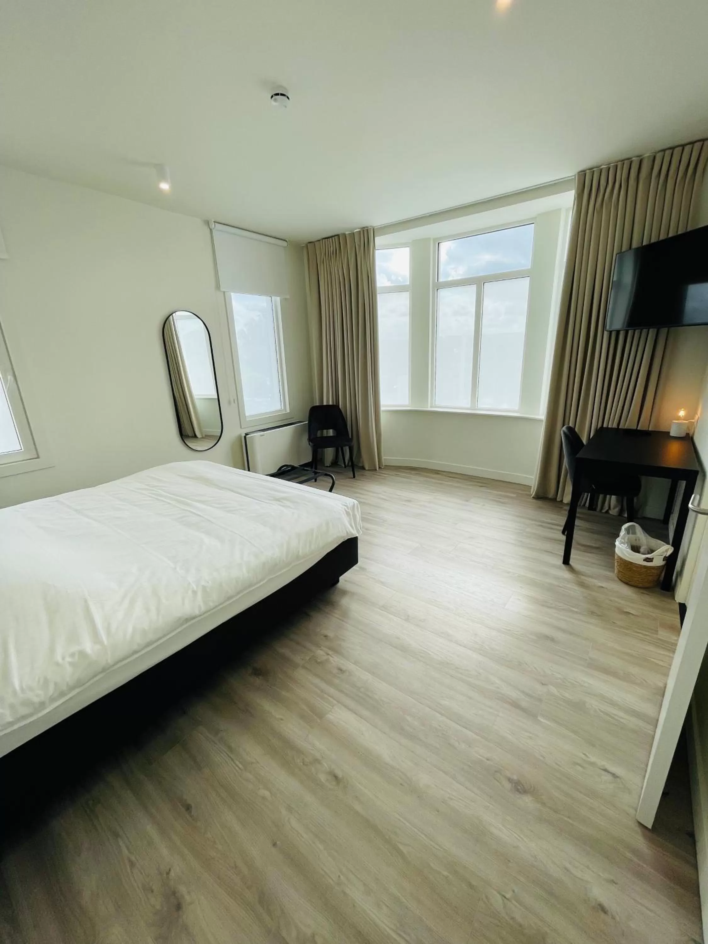 Photo of the whole room, Bed in Hotel Bell-X Kortrijk-Wevelgem