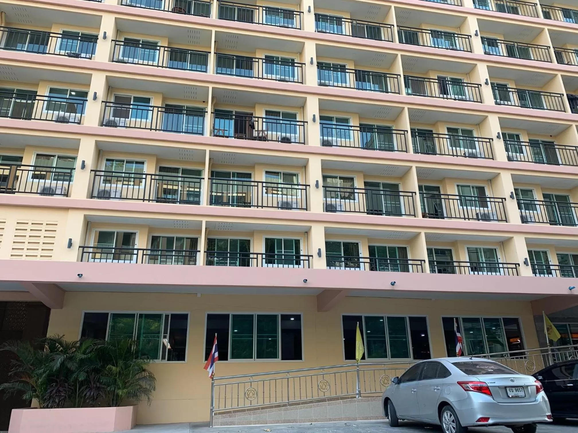 Property building in A.A. Pattaya Golden Beach Hotel