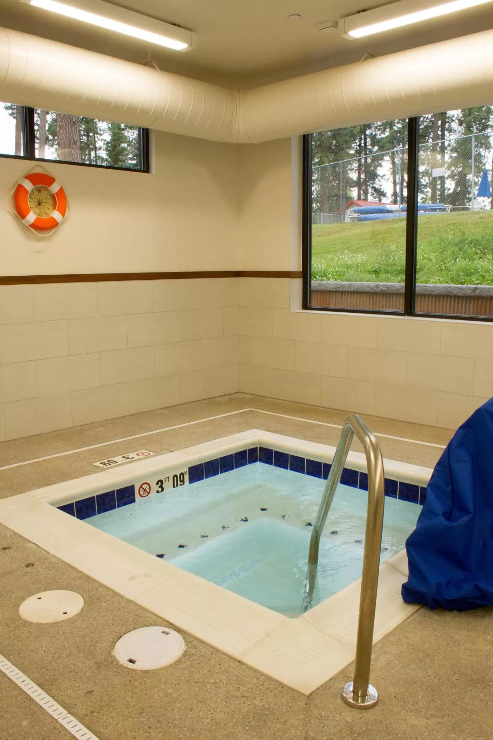 Hot Tub in Cedar Creek Lodge & Conference Center