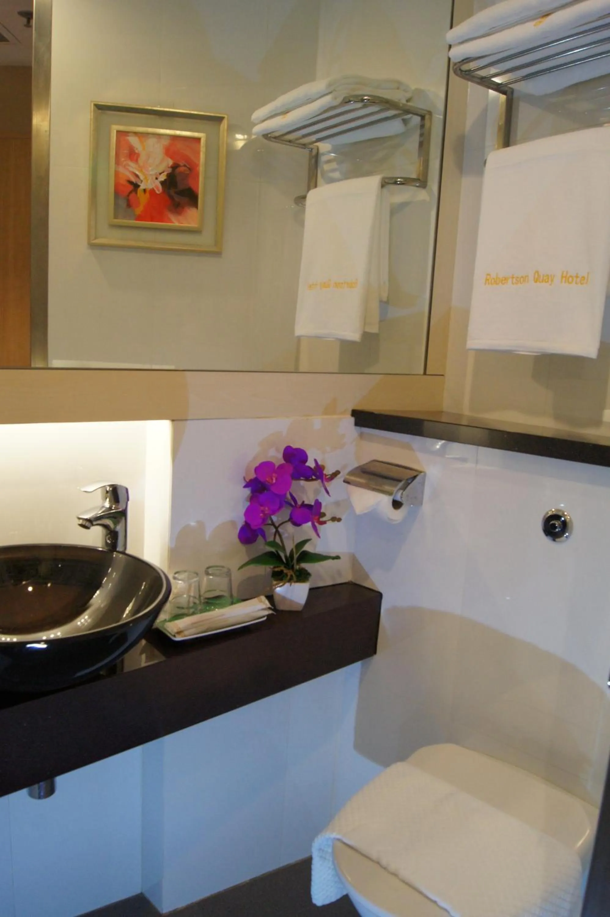 Bathroom in Robertson Quay Hotel