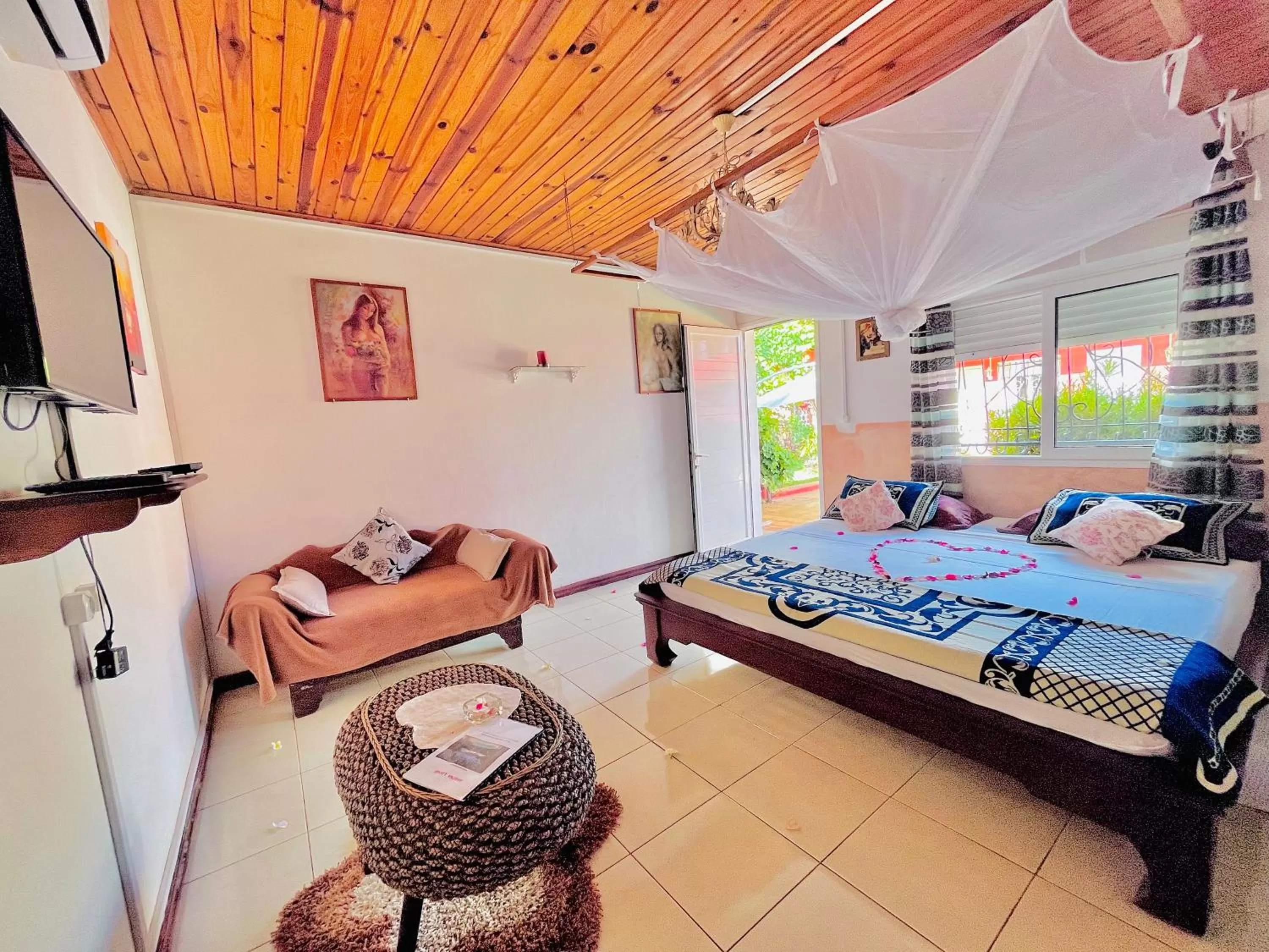 Bedroom, Bed in Régina Lodge Diégo Suarez Madagascar