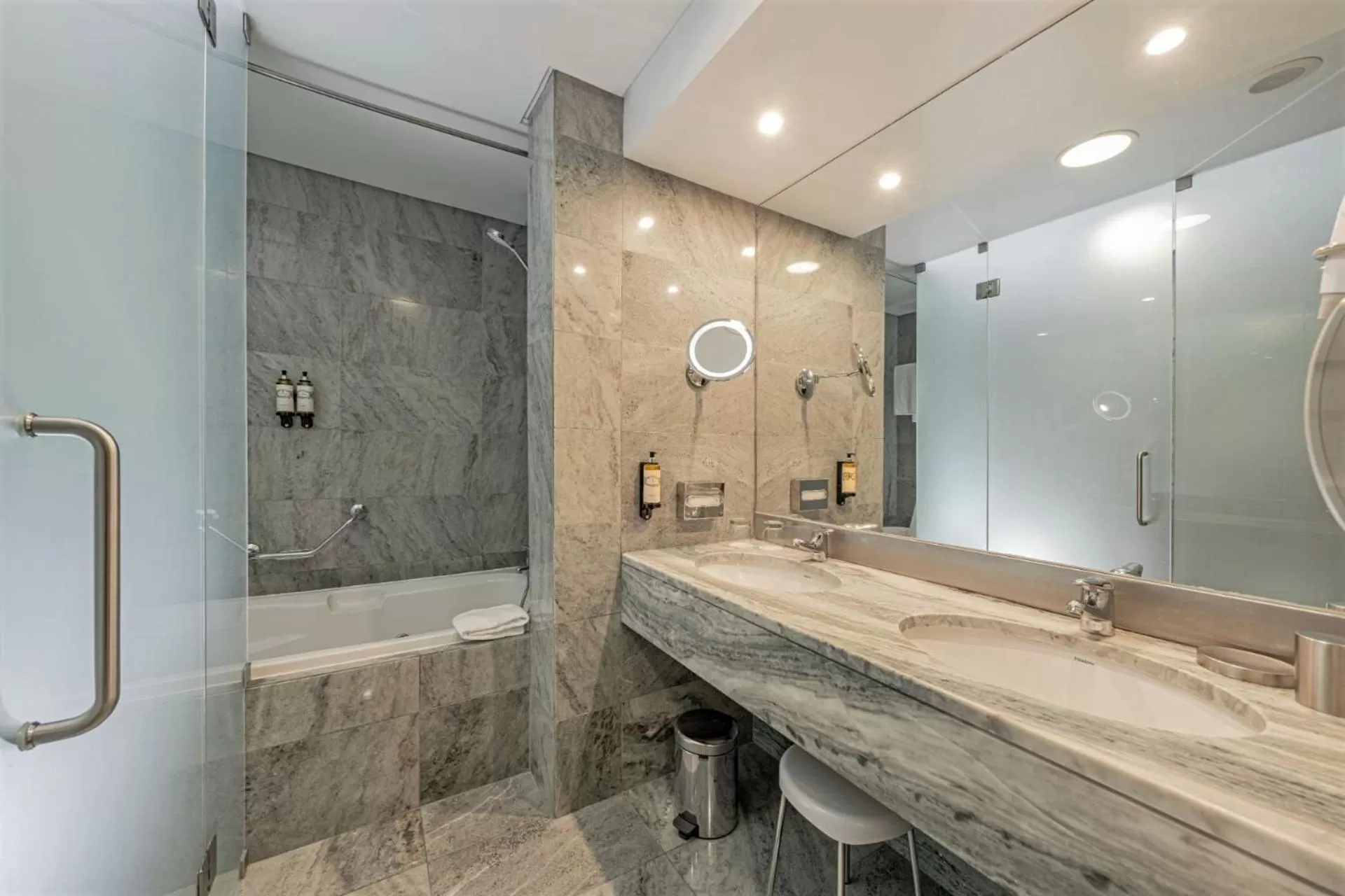 Toilet in Hotel Marina Atlântico