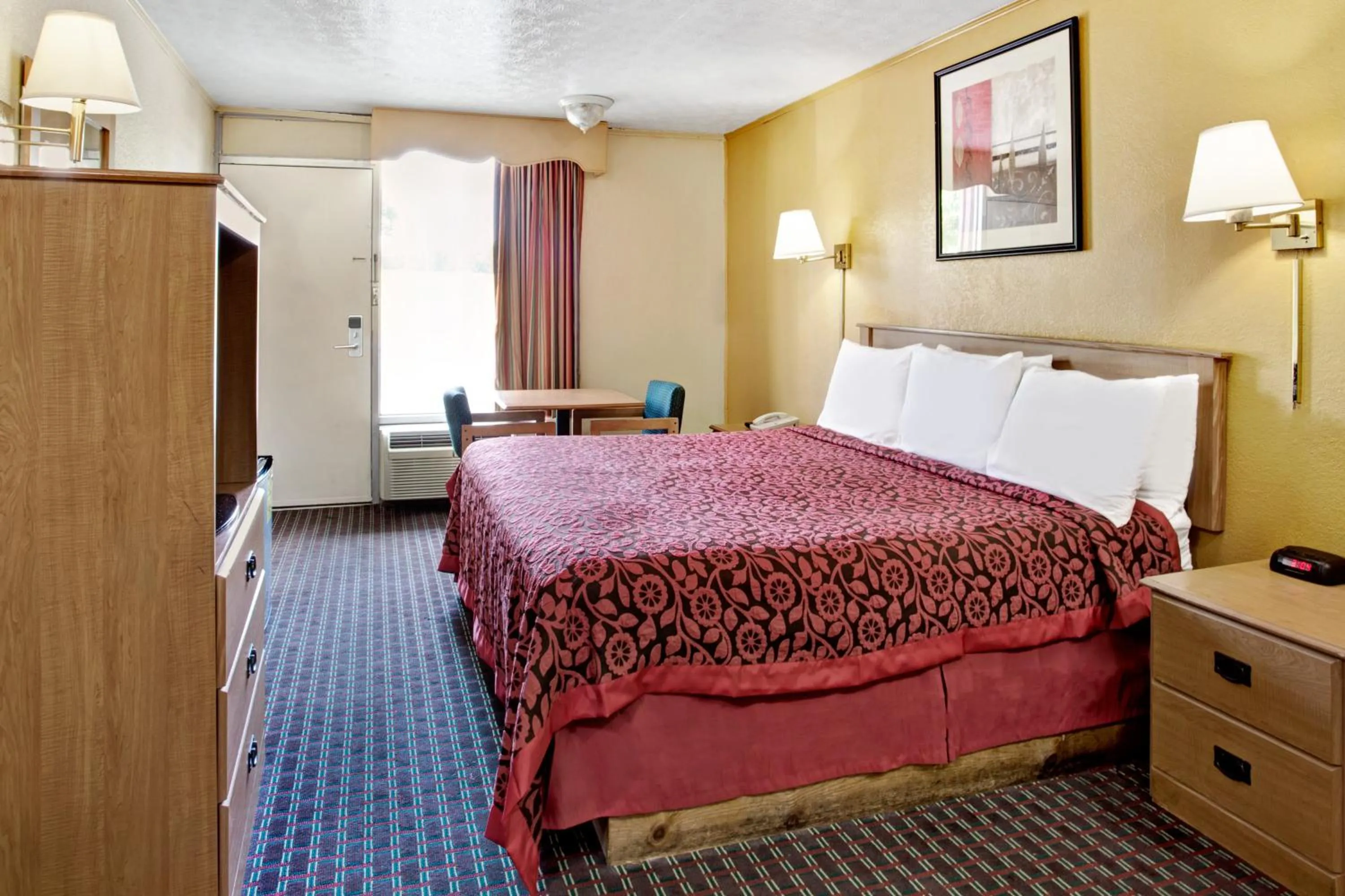 King Room - Non-Smoking in Days Inn by Wyndham Knoxville West