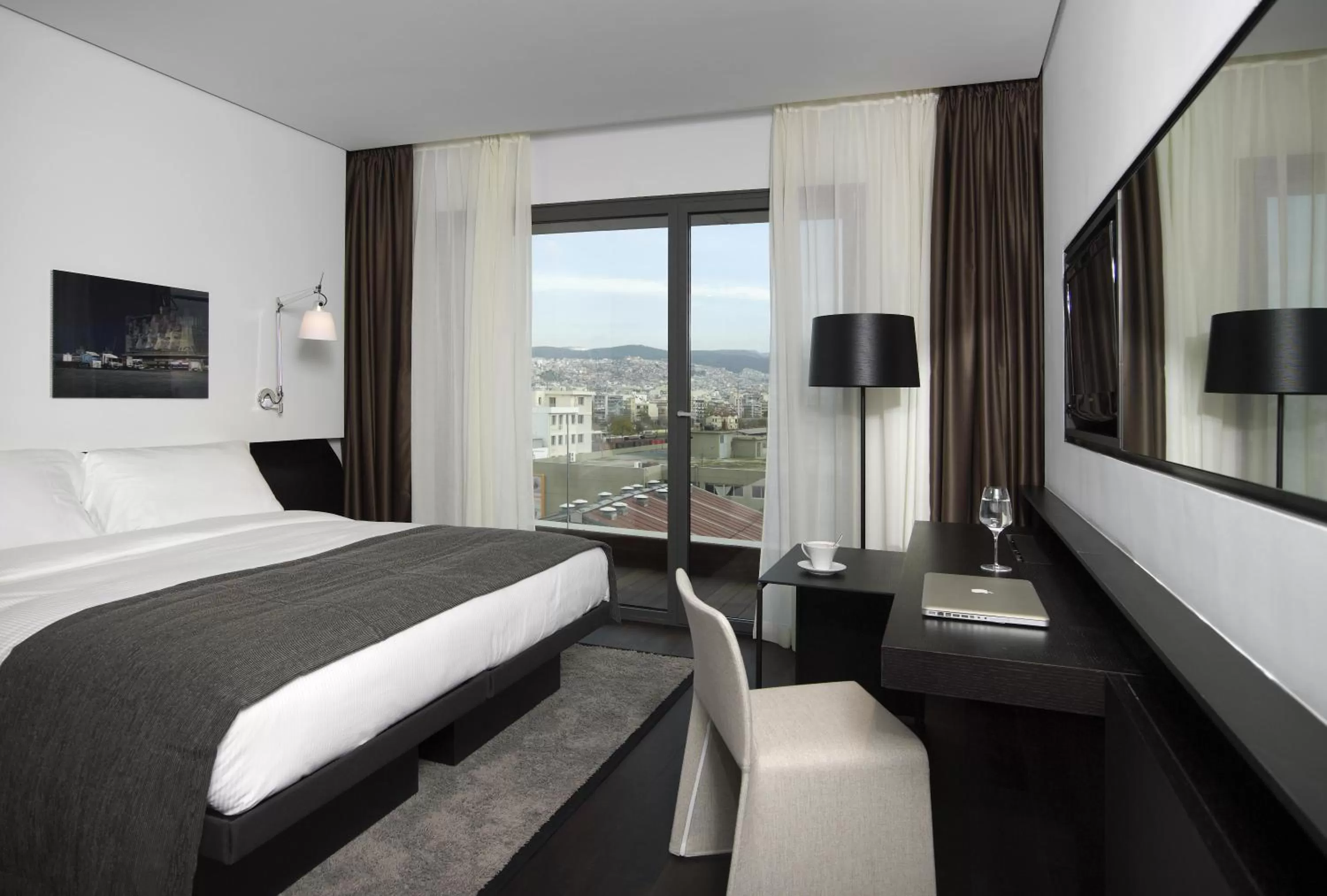 Bedroom, Bed in The Met Hotel Thessaloniki, a Member of Design Hotels