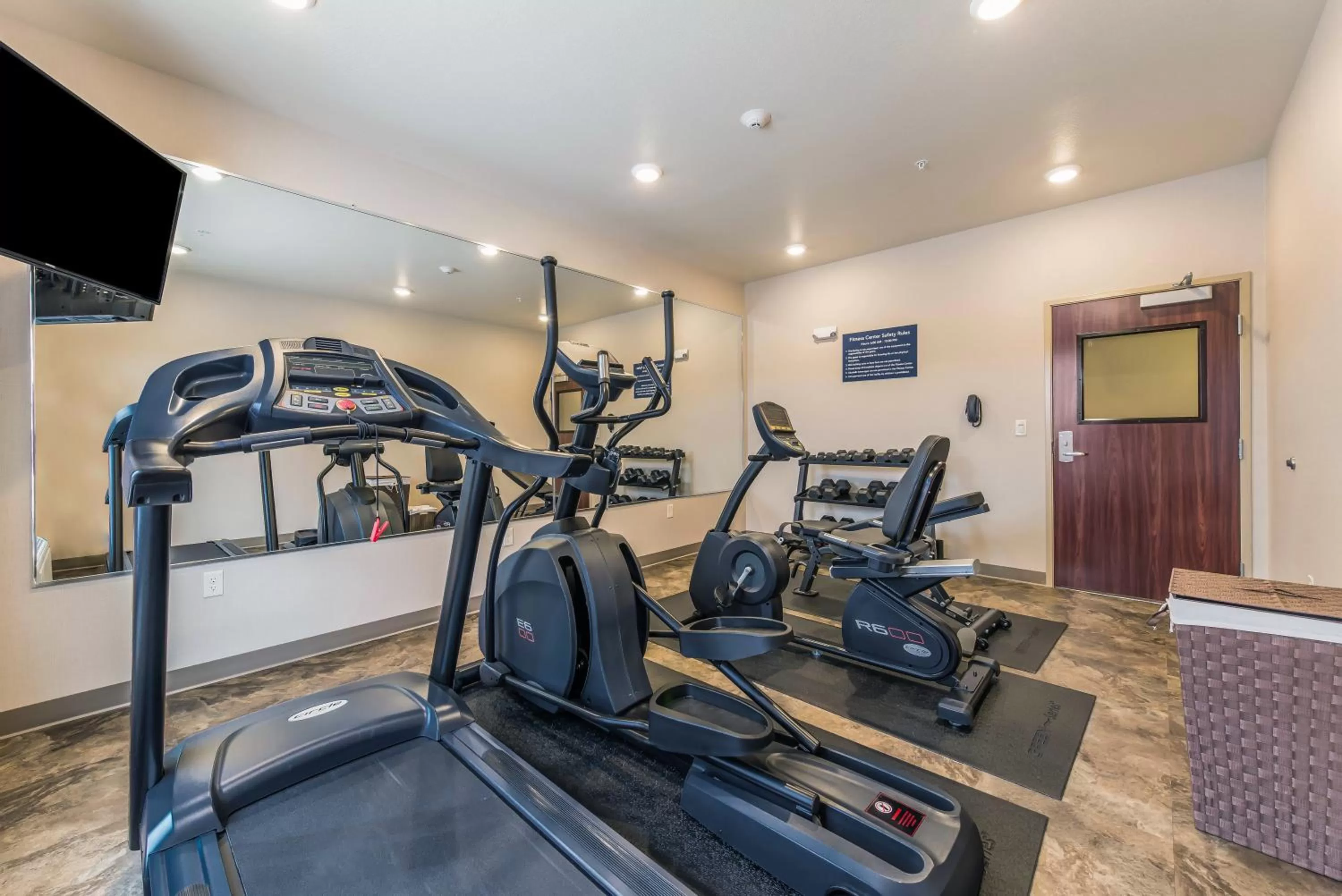 Fitness centre/facilities in Cobblestone Hotel & Suites - Hutchinson