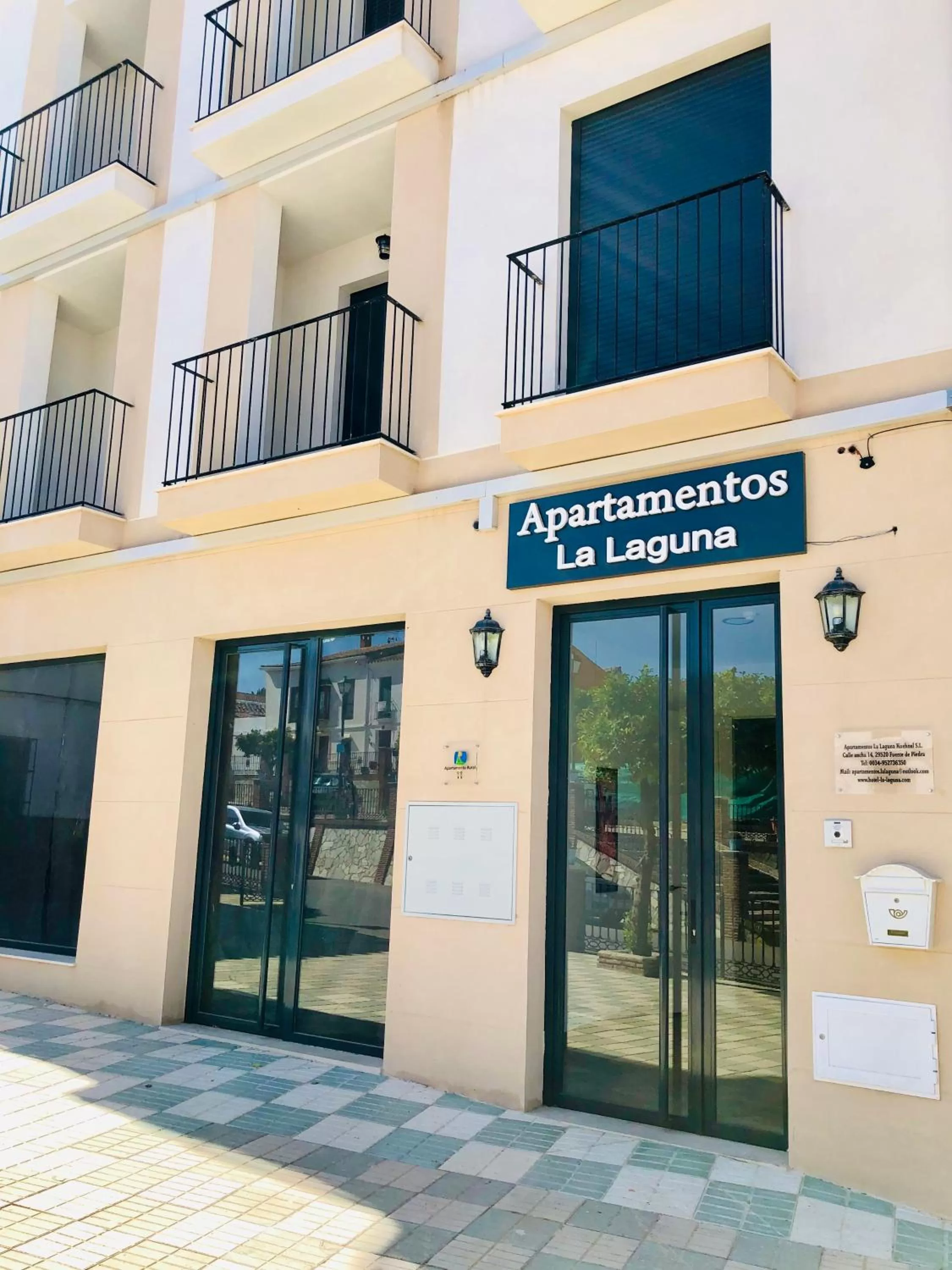 Property building in Apartamentos La Laguna