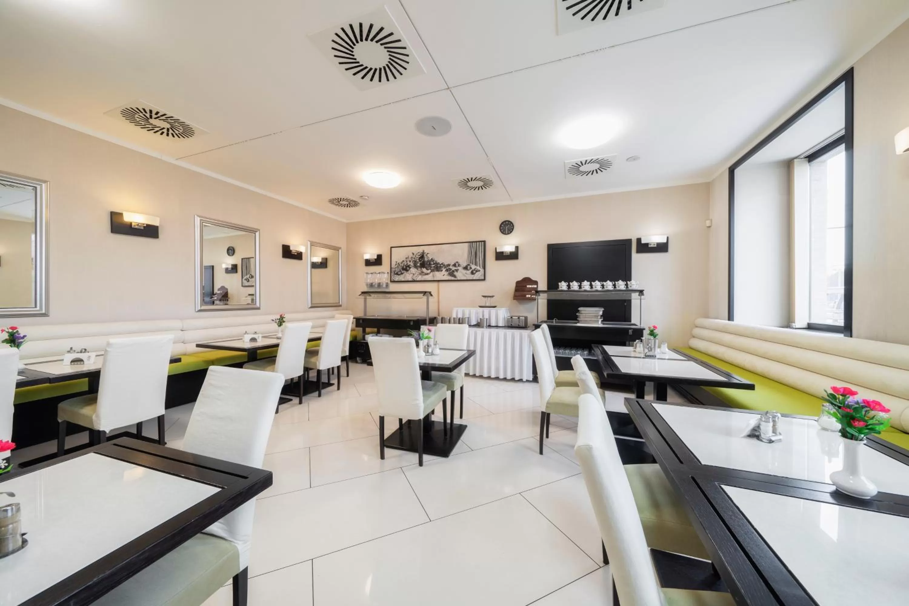 Restaurant/places to eat in Hotel Astory Plzeň