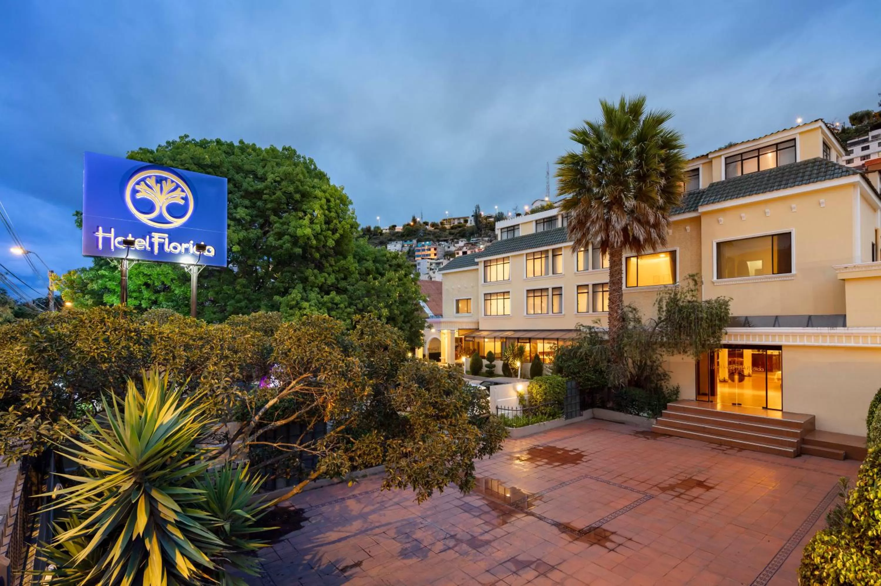 Property building in Hotel Florida