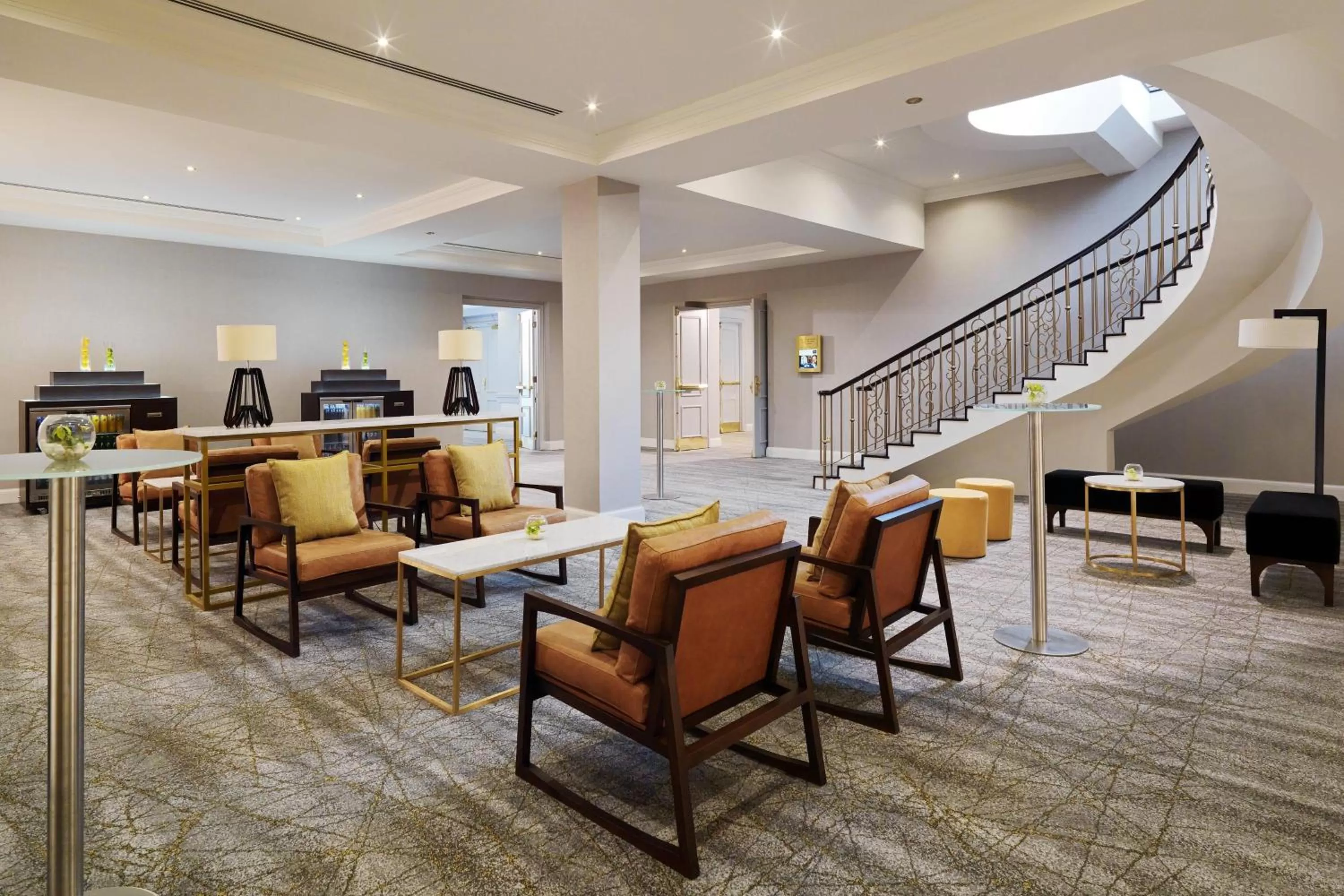 Lounge or bar in Armenia Marriott Hotel Yerevan