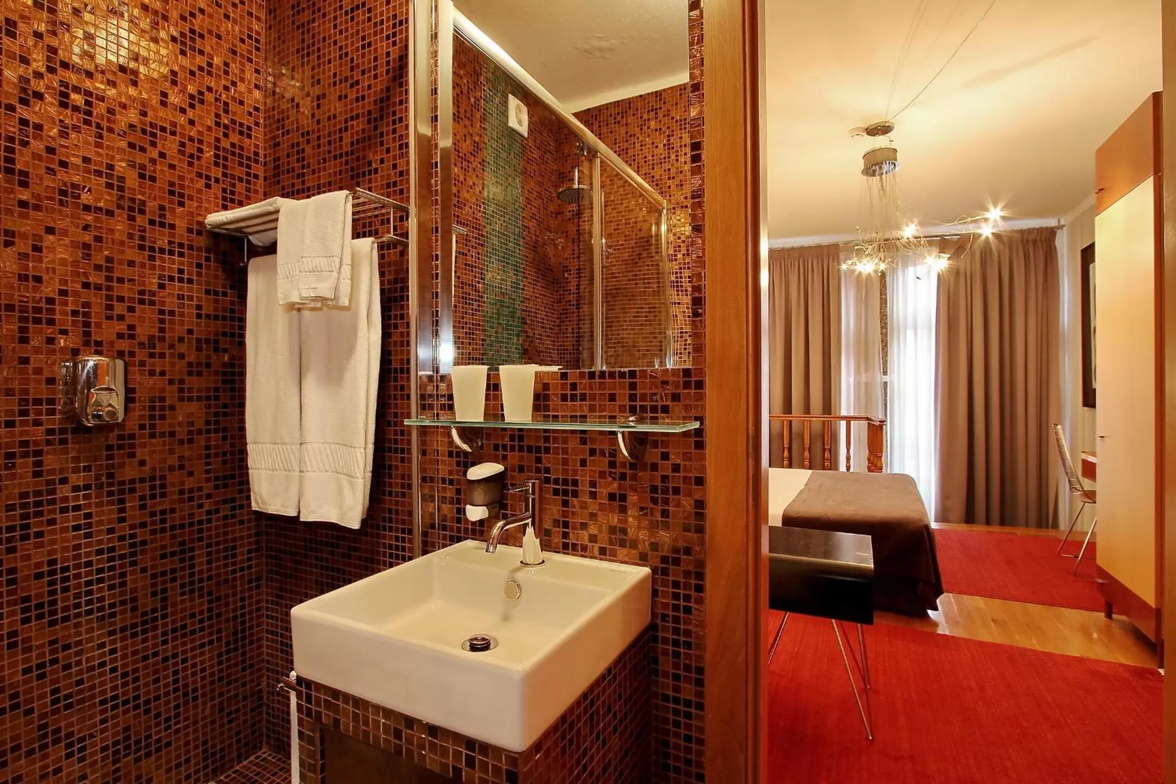 Bathroom, Bed in Hotel Mestre de Avis