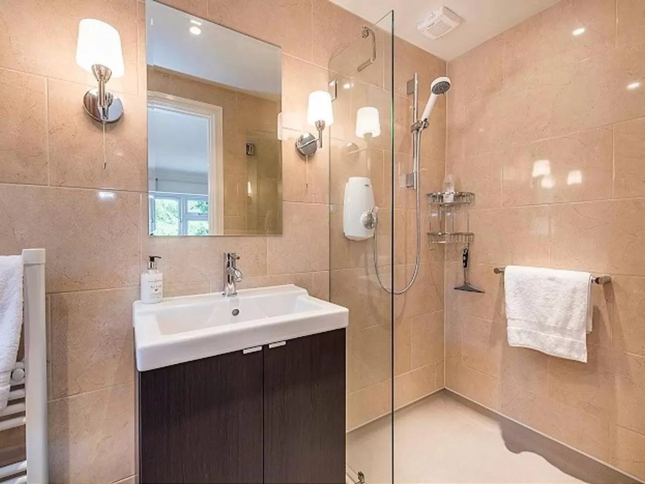 Bathroom in Knole B&B