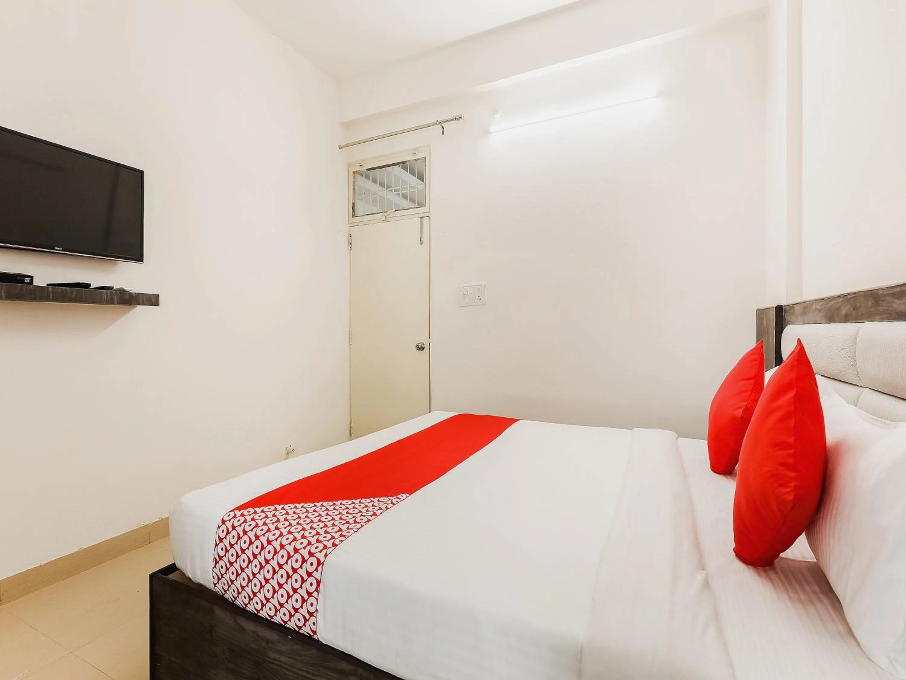 Bedroom, Bed in Tunez