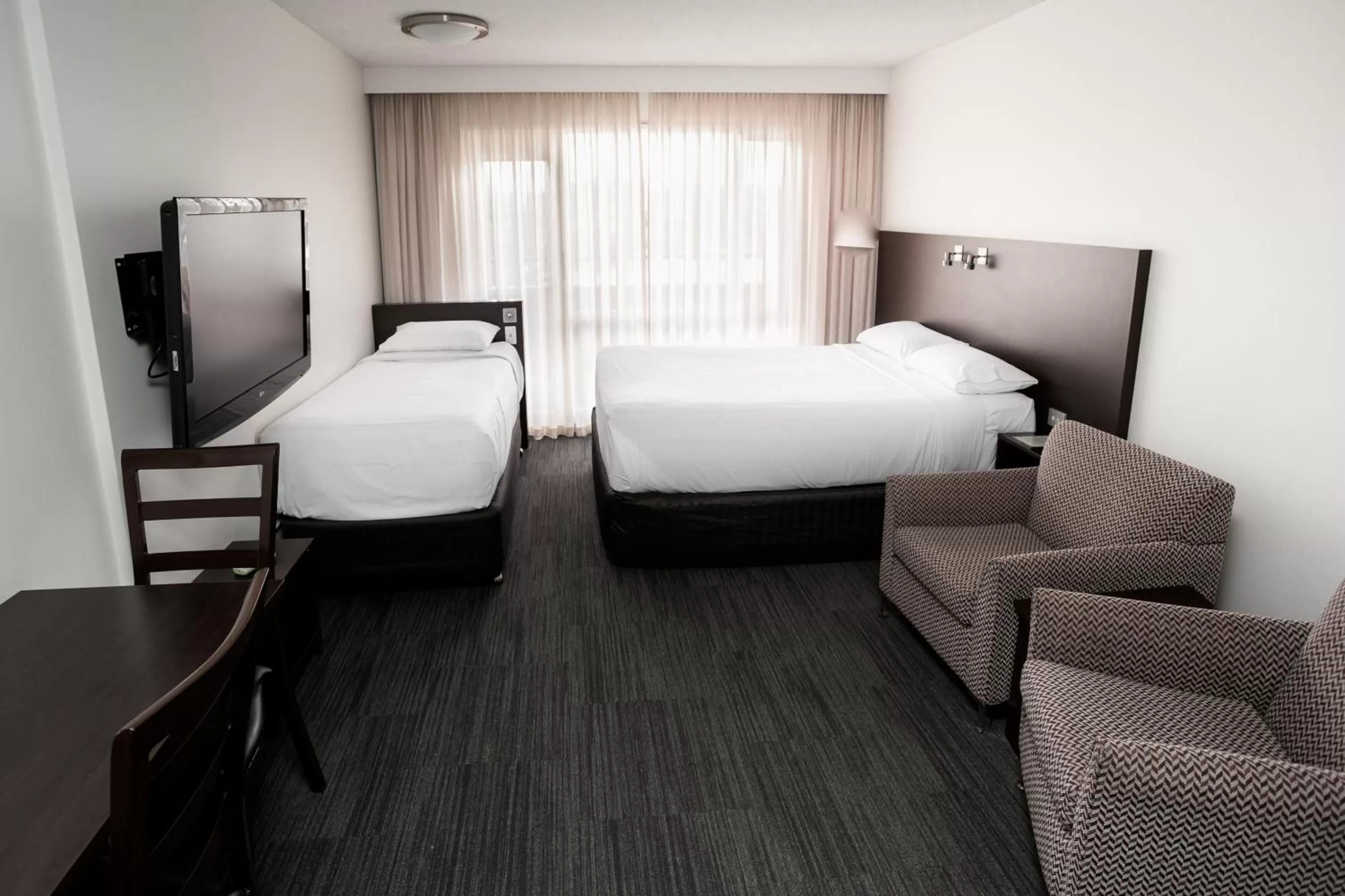 Living room, Bed in St Ives Apartments