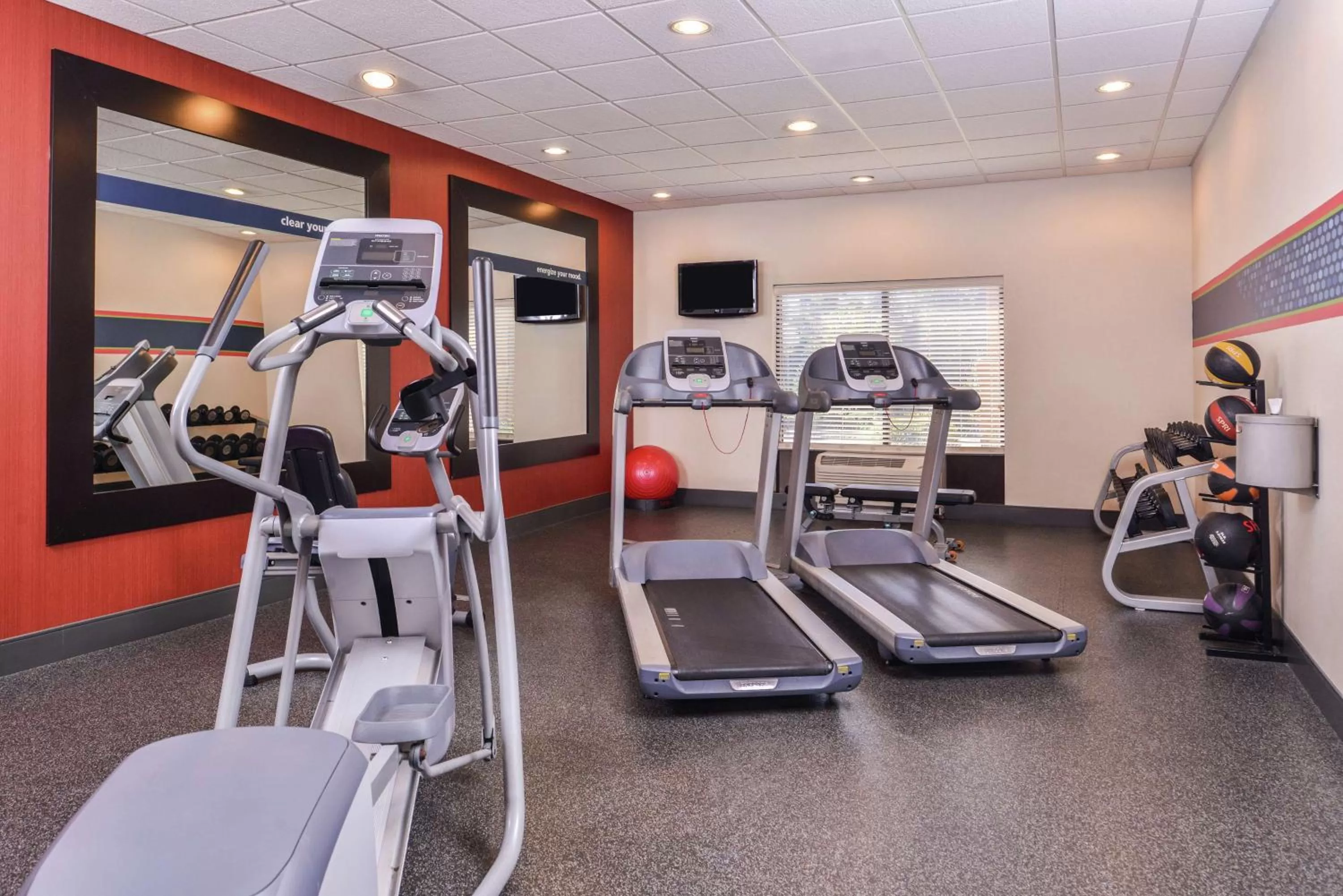 Fitness centre/facilities in Hampton Inn Jackson-College Avenue