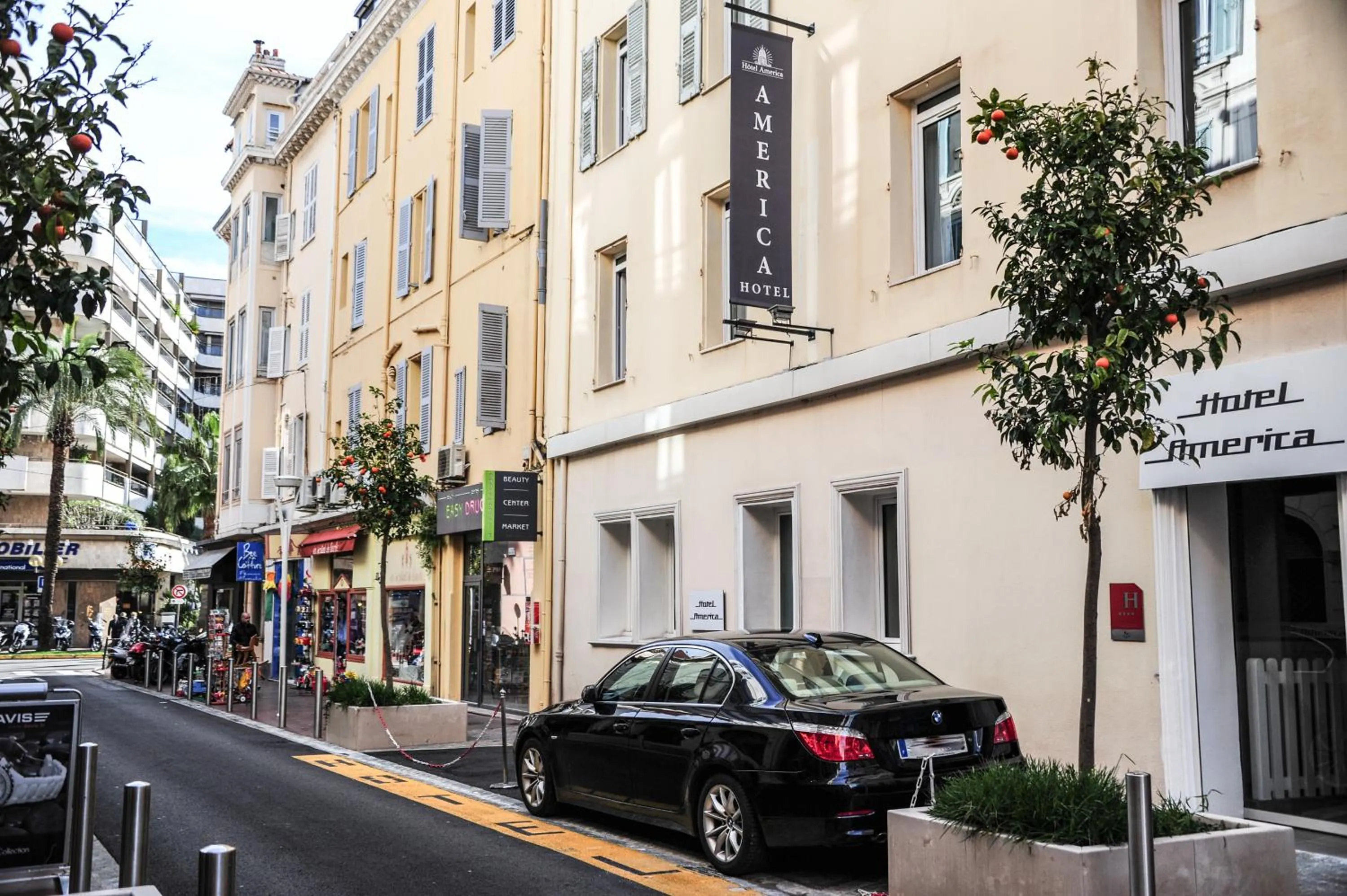 Facade/entrance in Hotel America