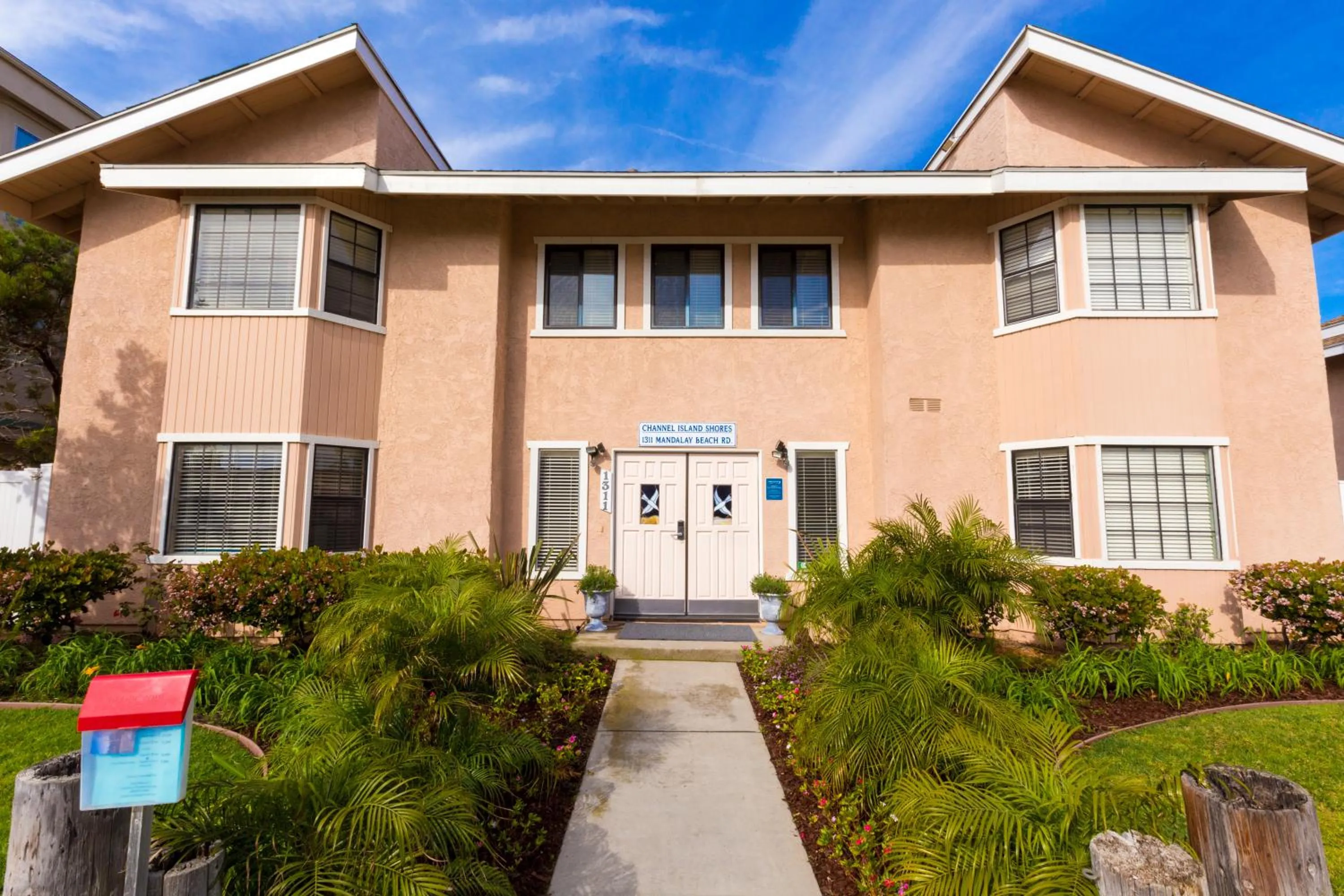 Facade/entrance in Channel Island Shores