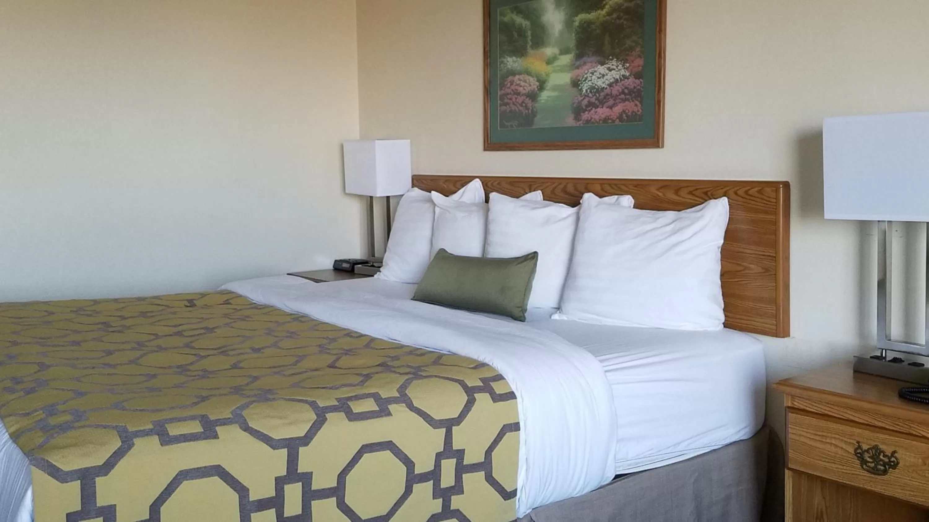 Bedroom in Baymont by Wyndham Limon