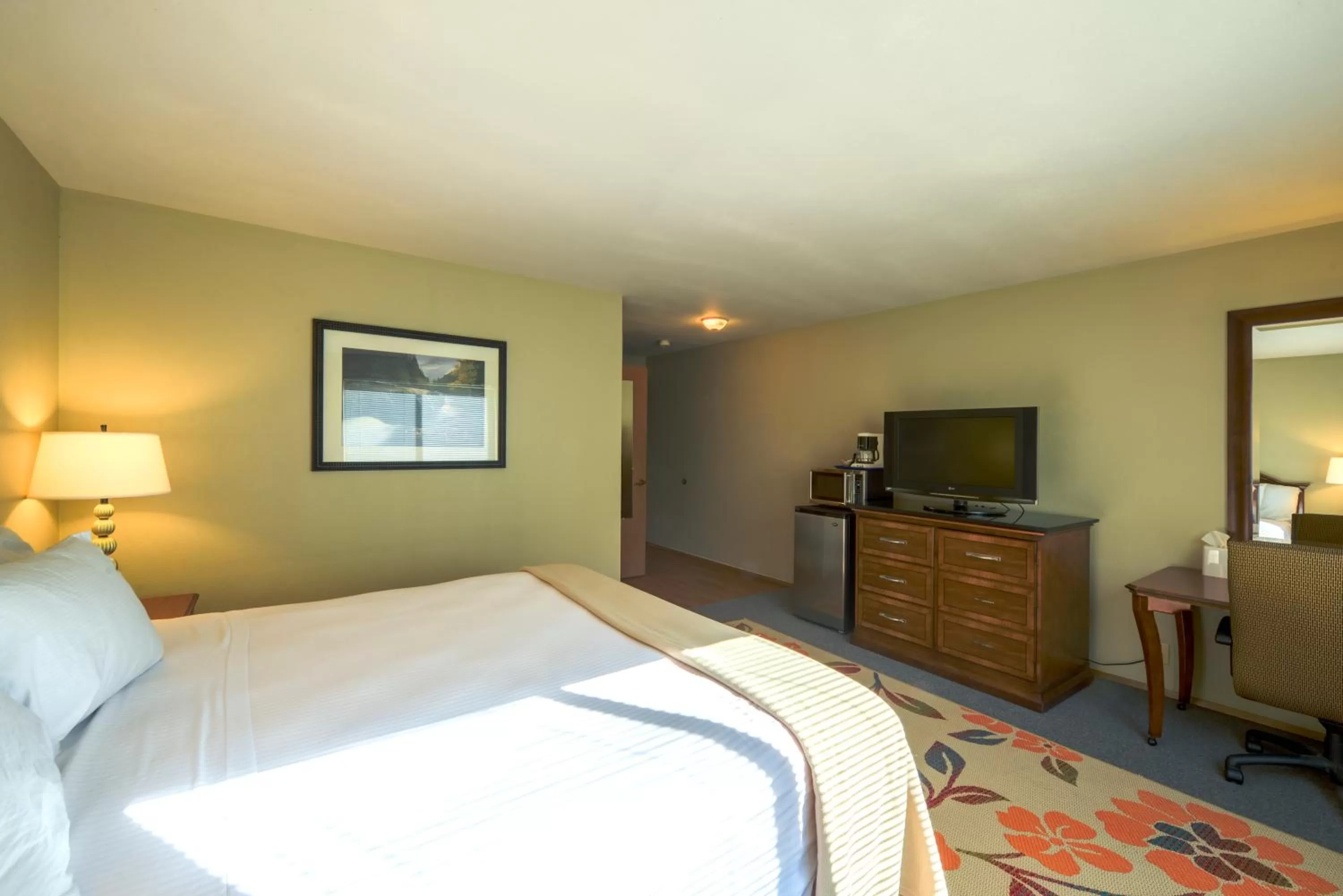 Photo of the whole room, Room Photo in Packwood Lodge & Cabins