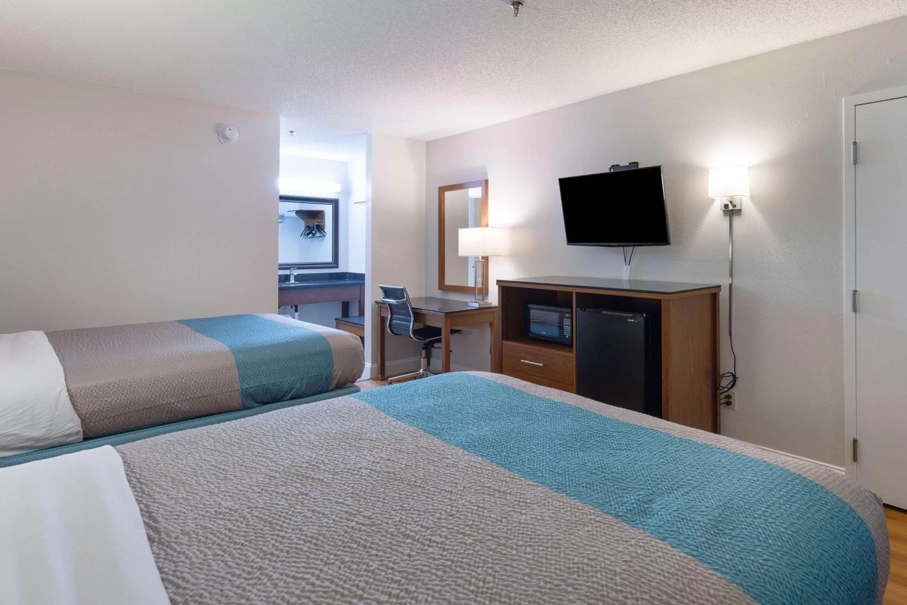 Photo of the whole room, Bed in Motel 6-Albany, GA