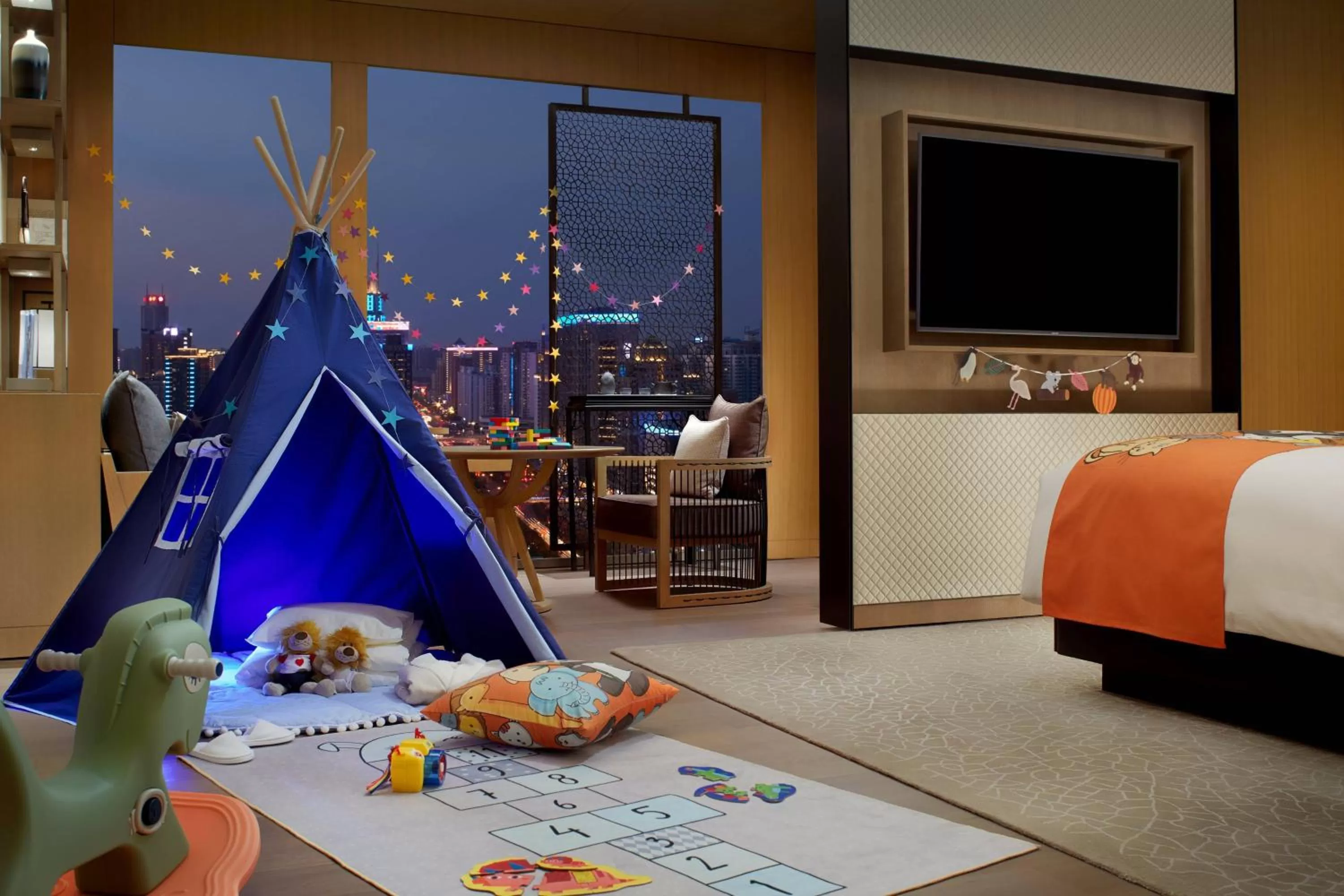 Photo of the whole room, Bed in The Ritz-Carlton, Xi'an