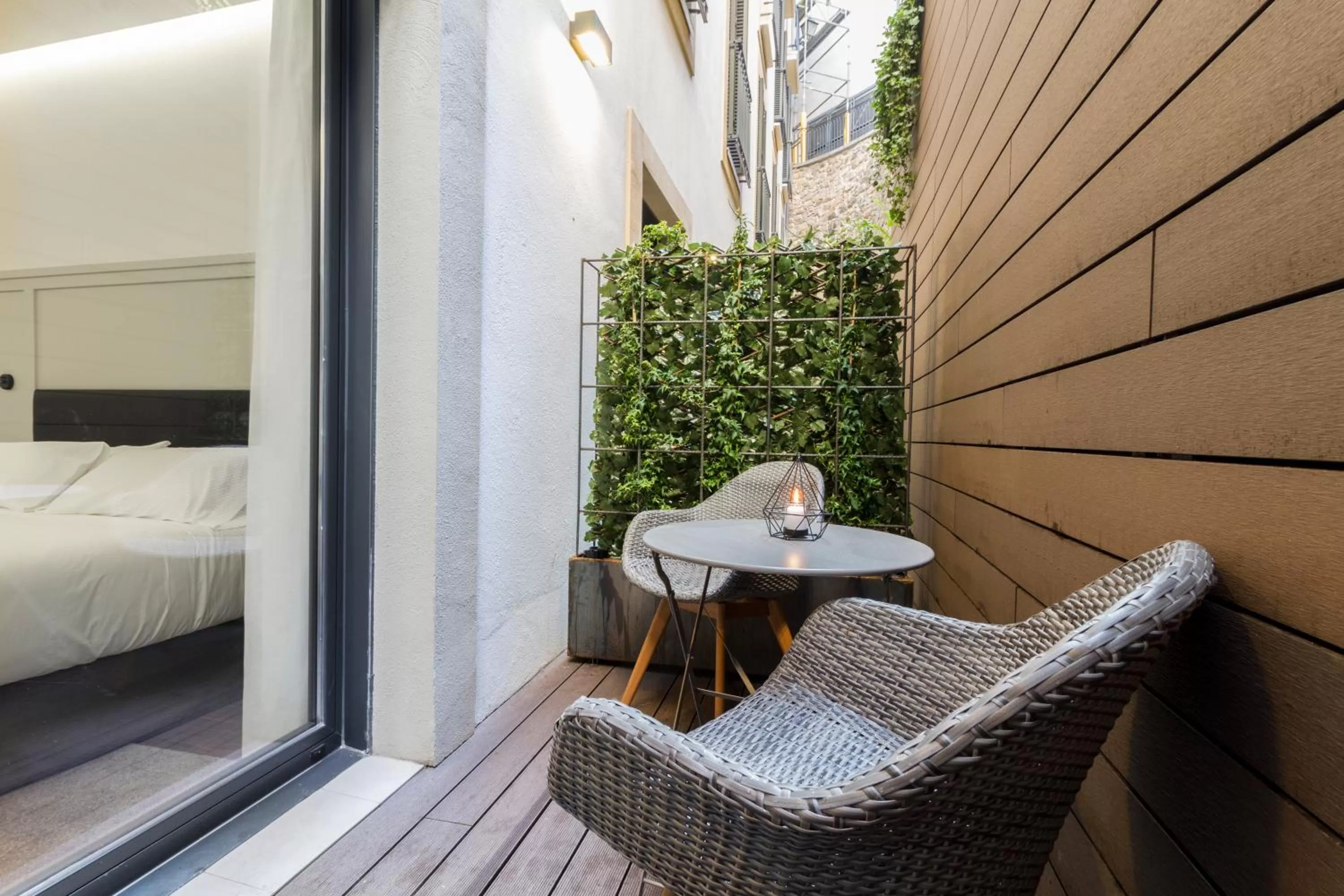 Balcony/Terrace, Bed in Hotel SANSEbay