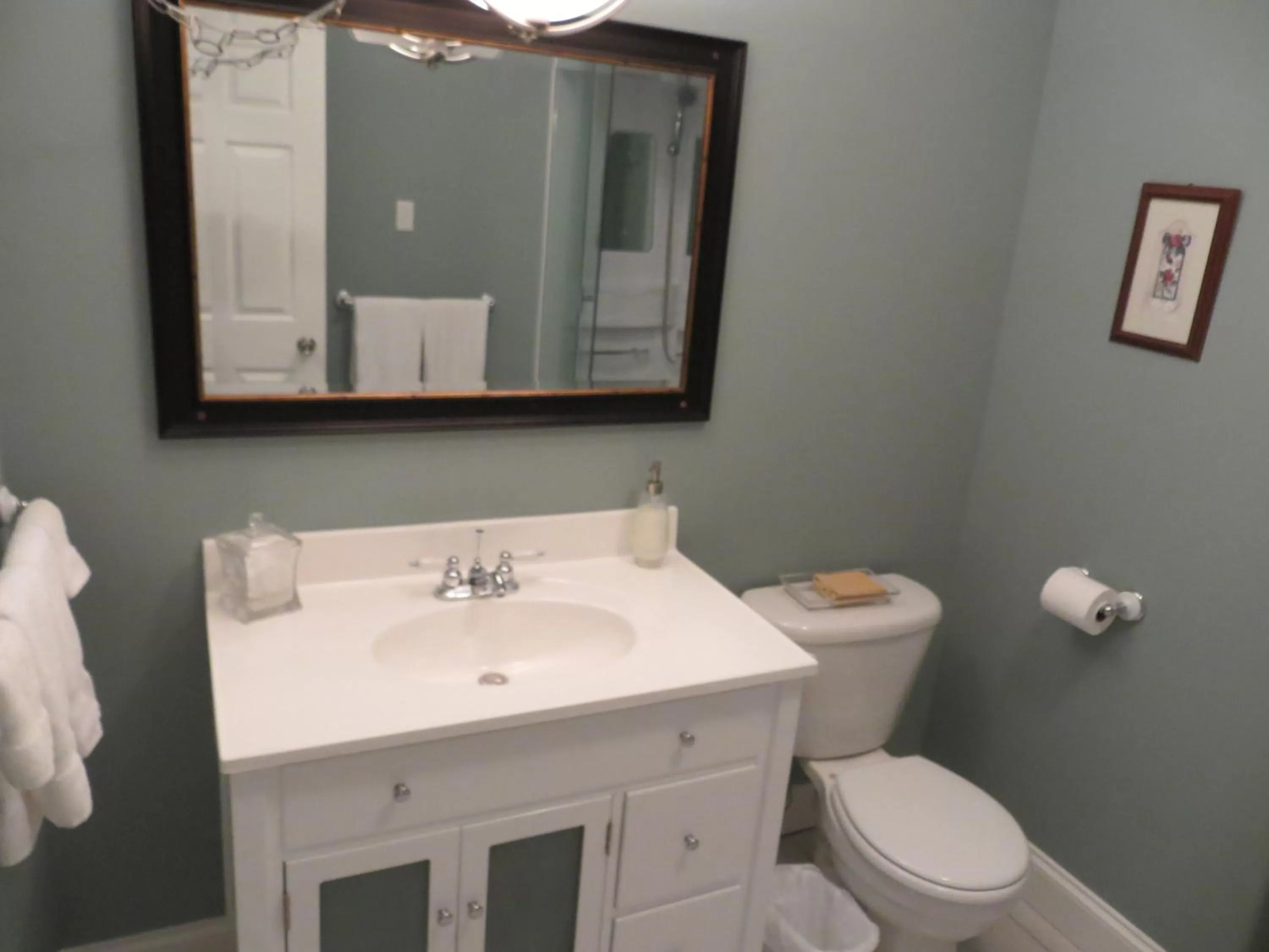 Bathroom in Lancaster Inn B&B