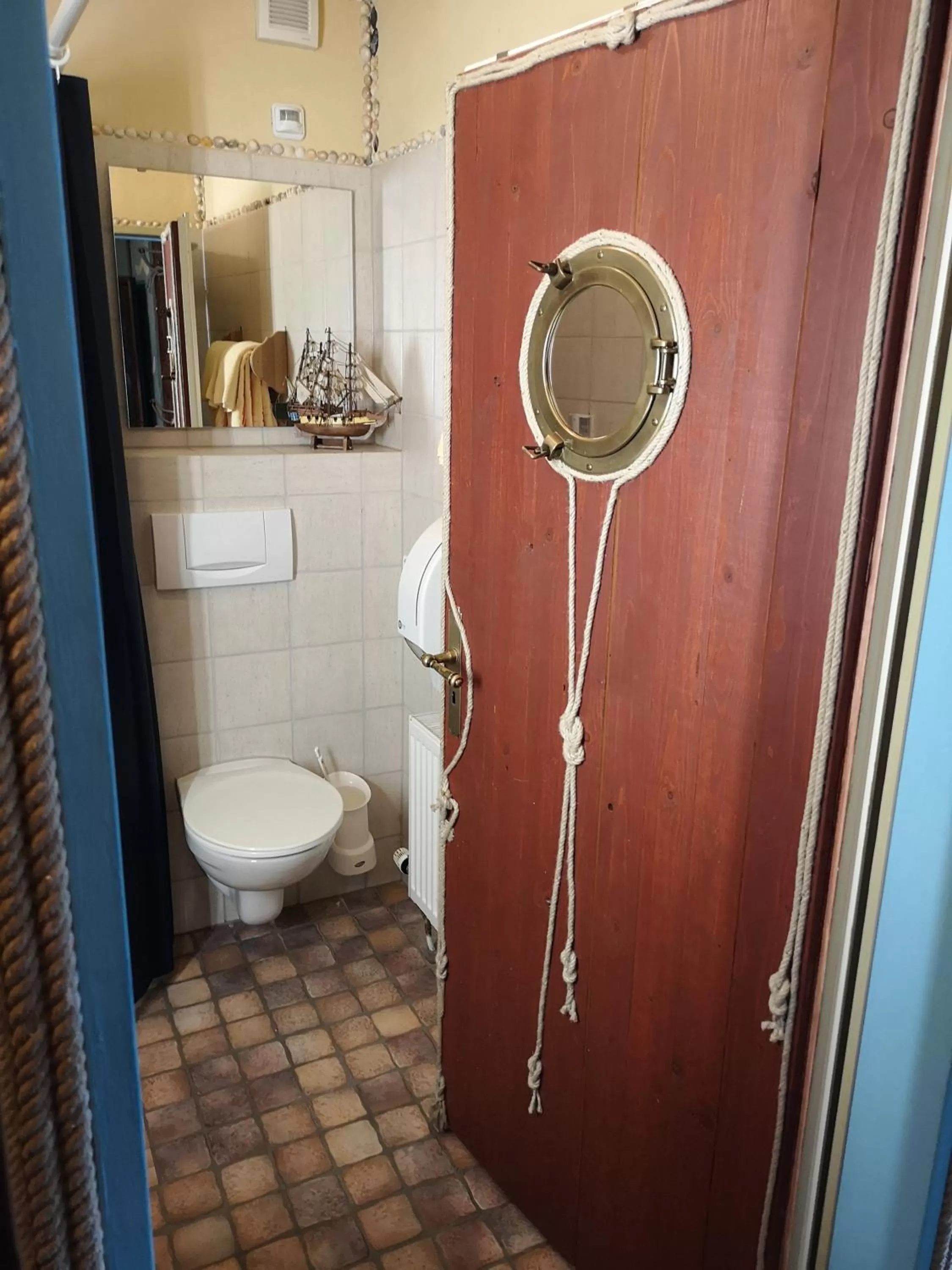 Bathroom in Hotel Goldflair am Rathaus