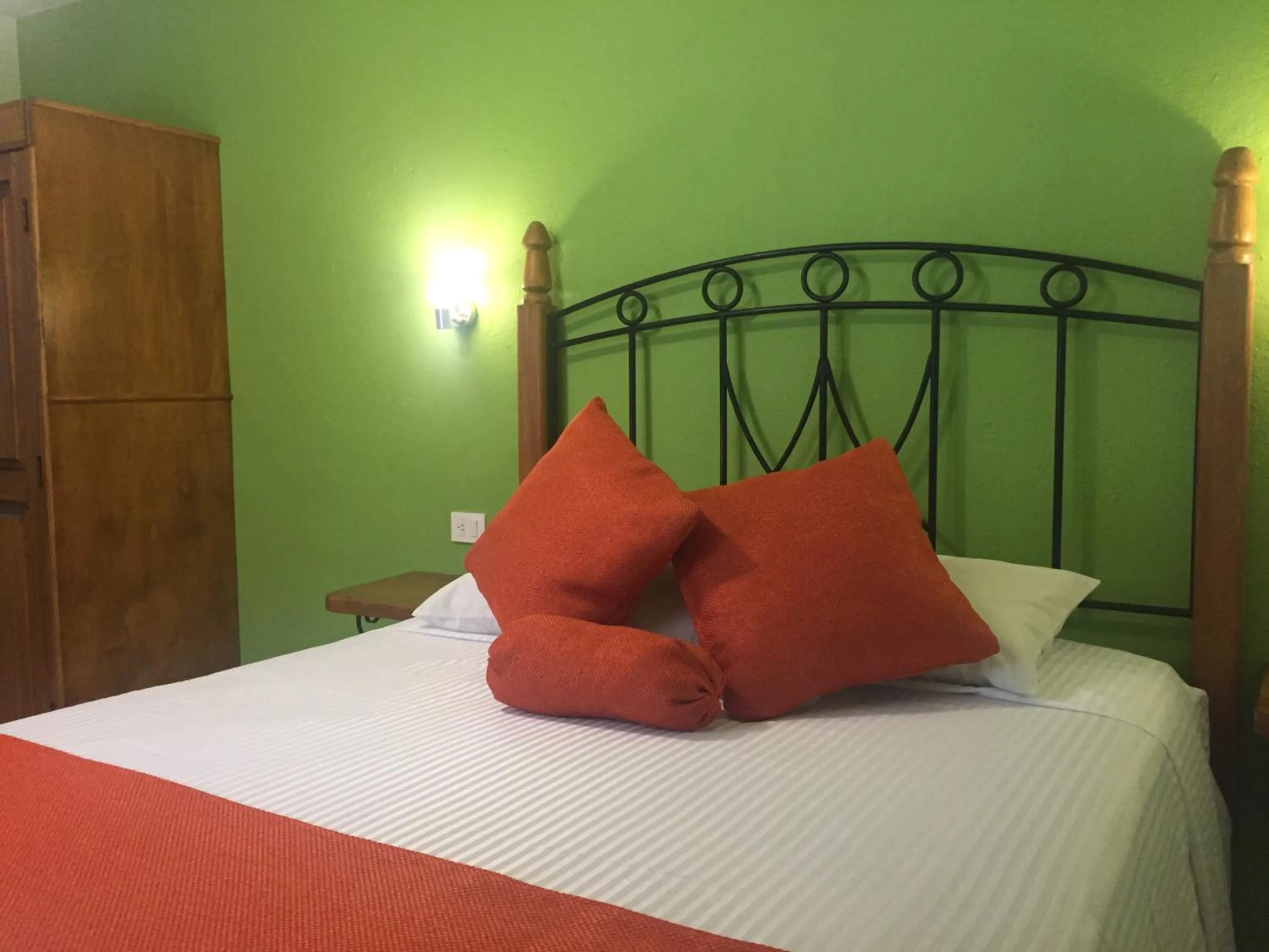 Photo of the whole room, Bed in Hotel RV Park San Ramón