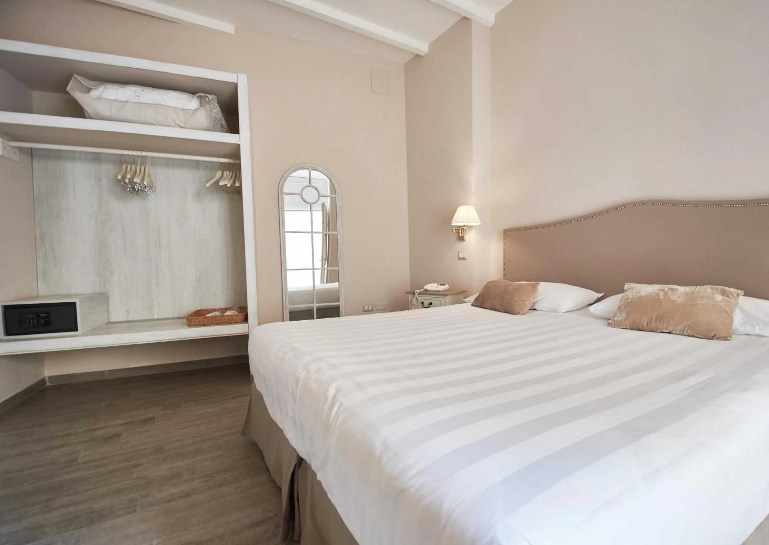 Photo of the whole room, Bed in Cas'E Charming House