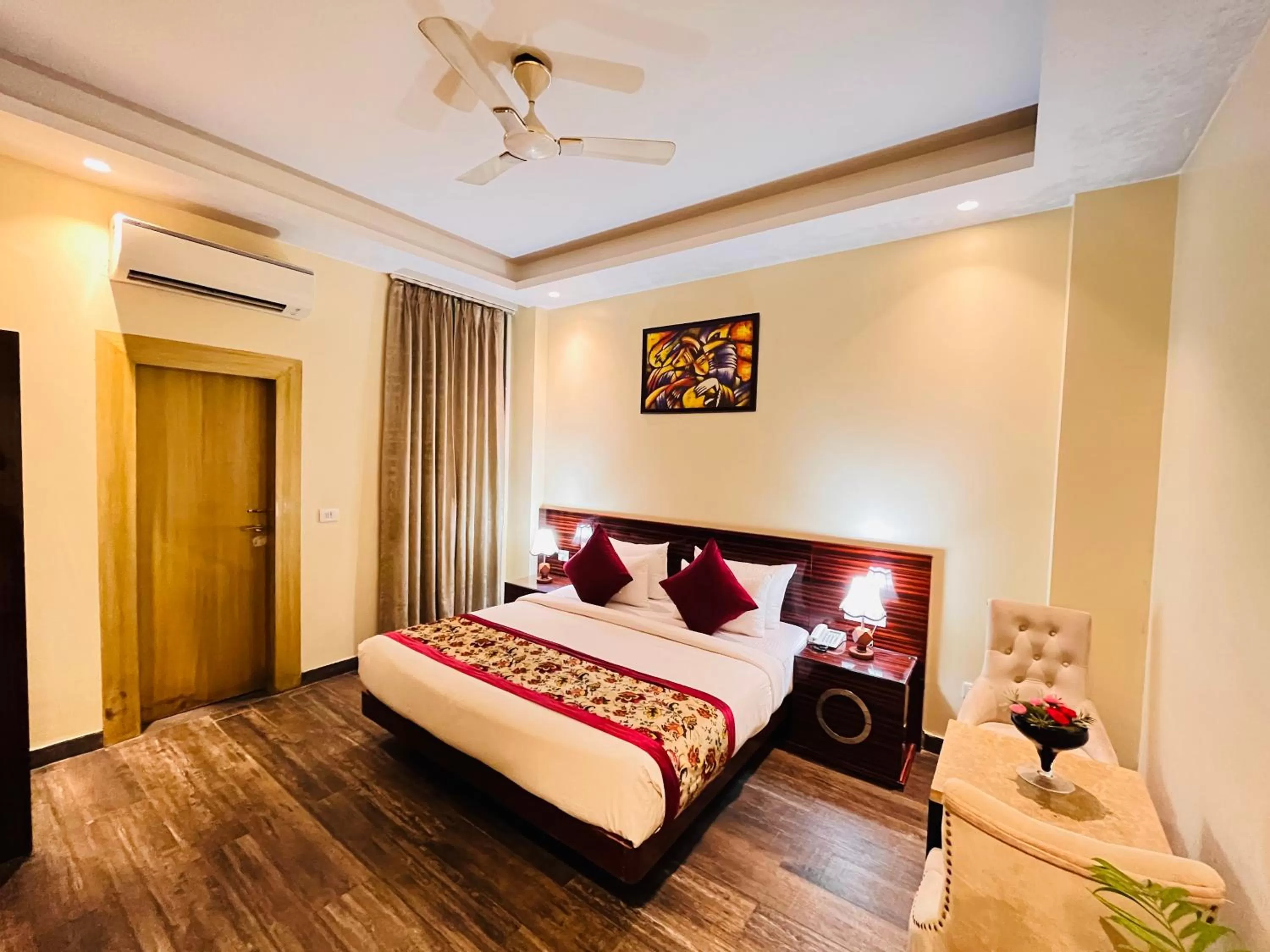 Bed in Hotel Banz near Delhi Airport