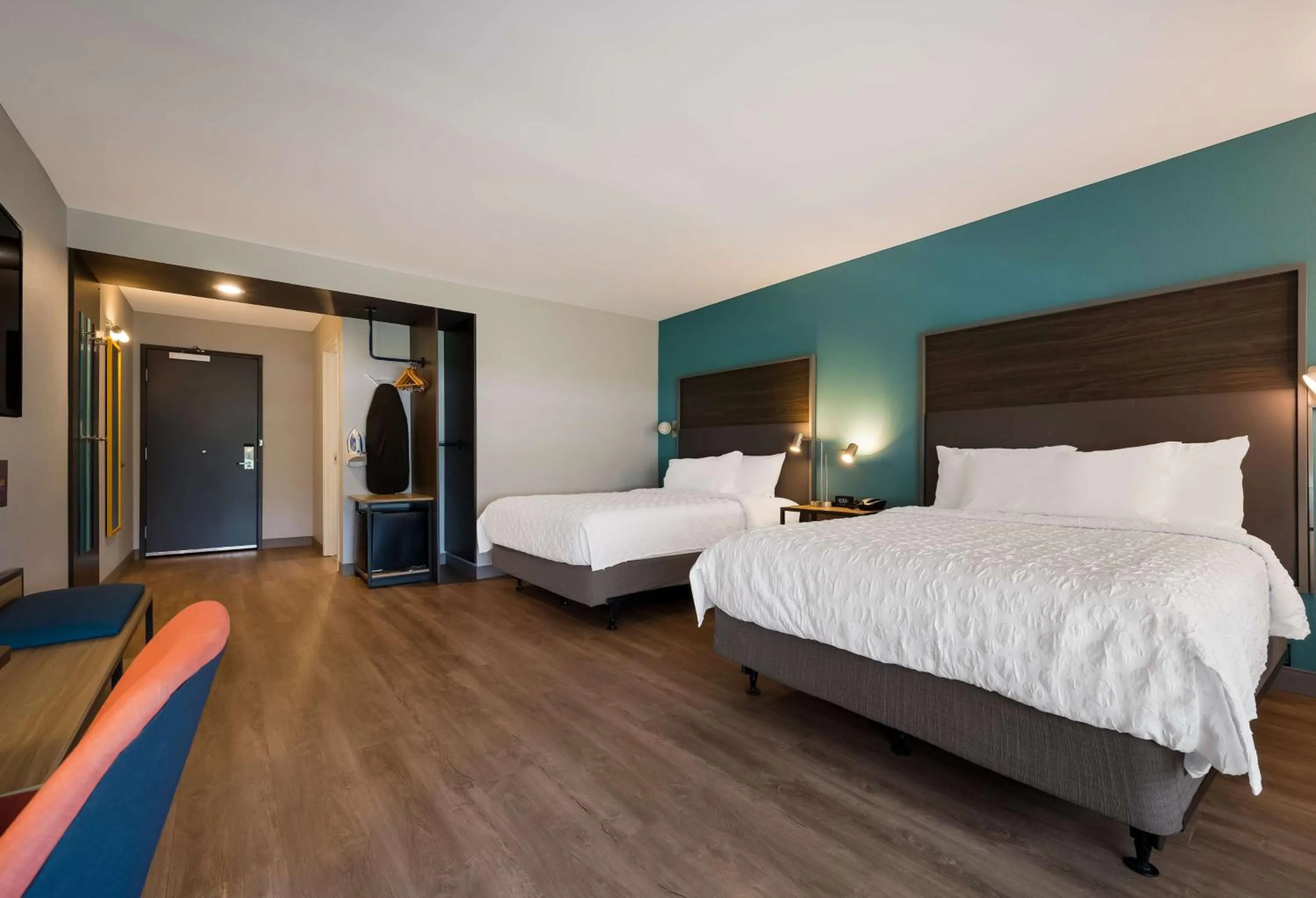 Bed in Tru By Hilton Novi Detroit