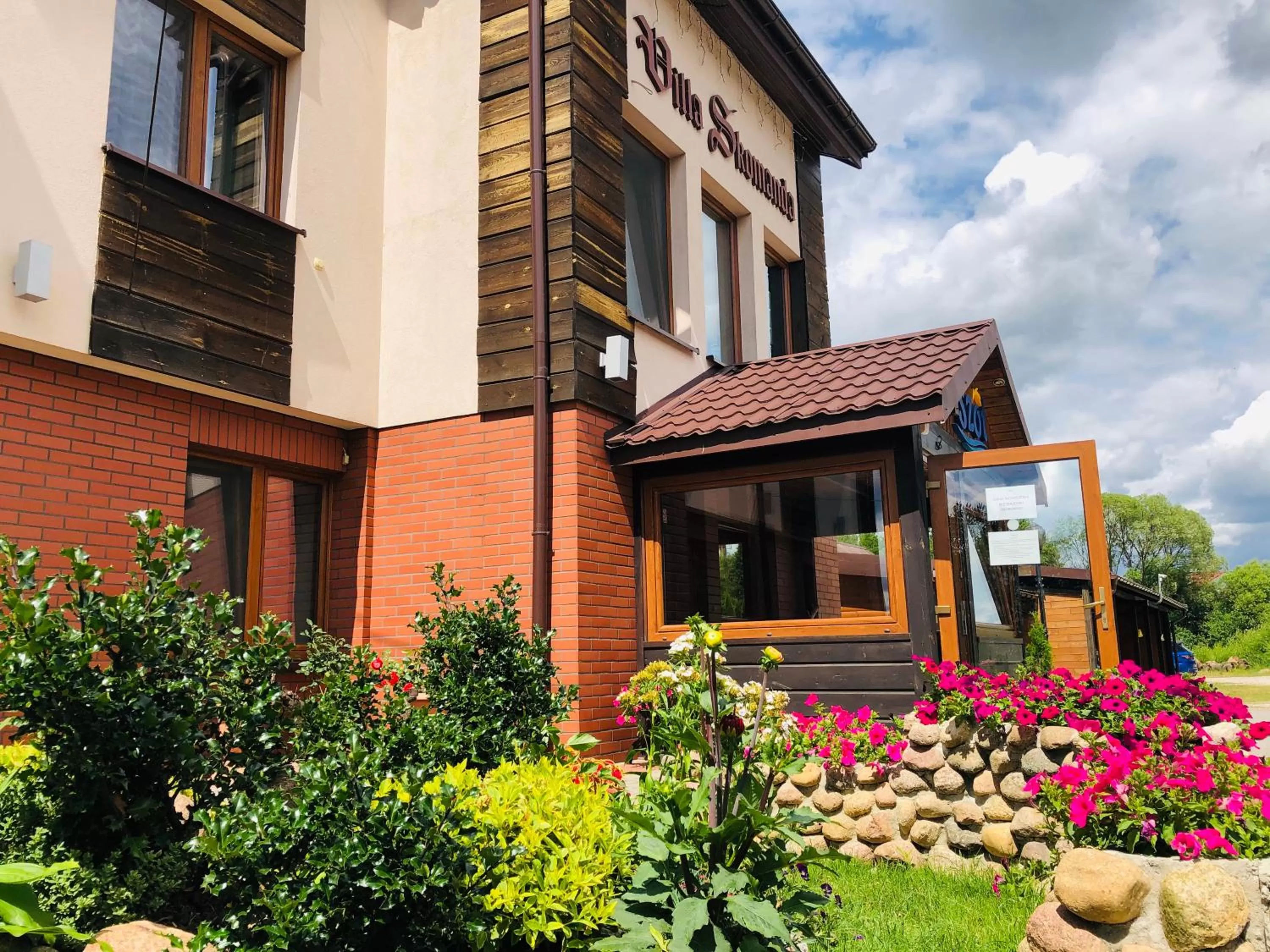 Property building in Villa Skomanda