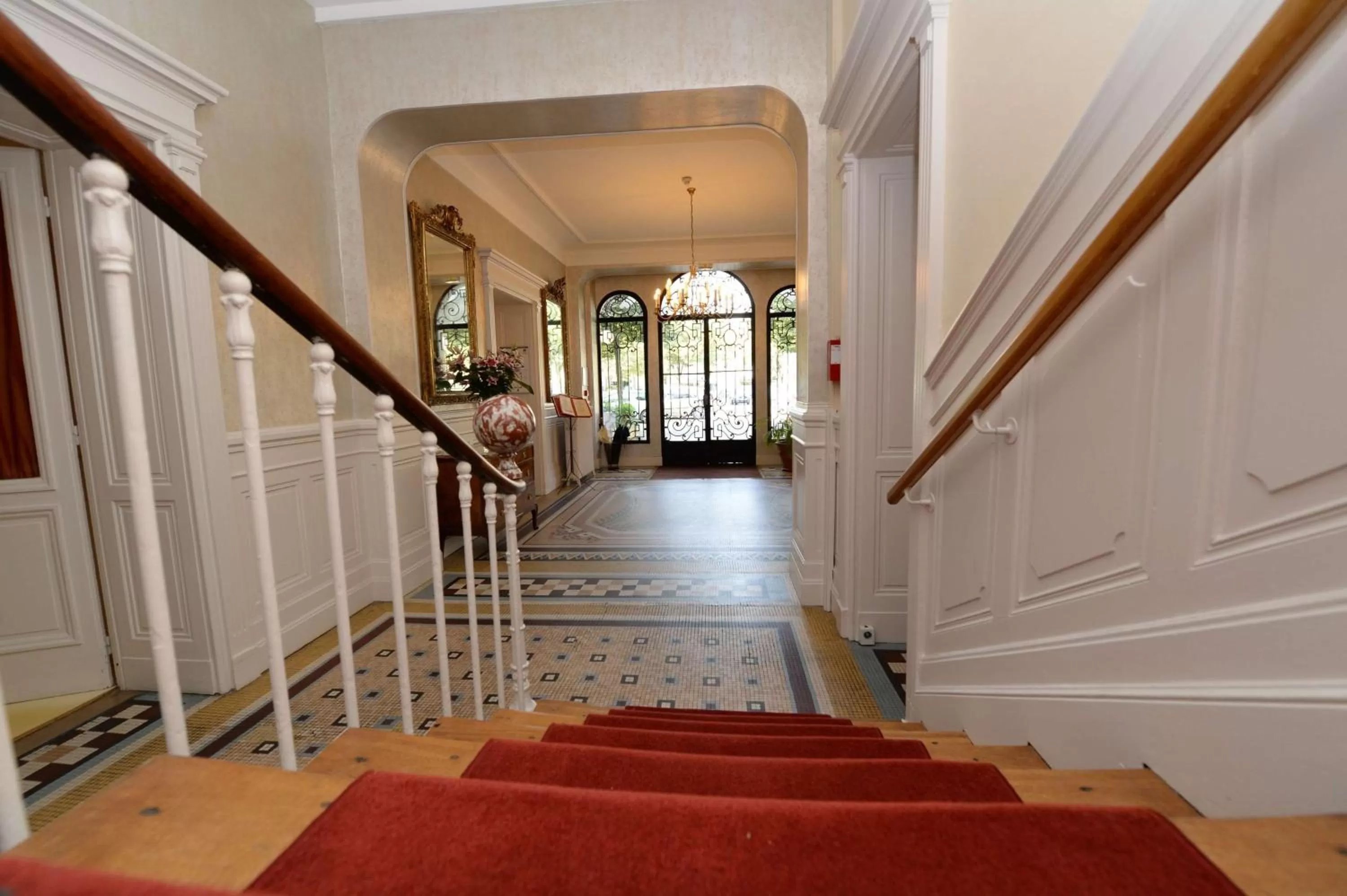 Lobby or reception in Best Western Hôtel de France