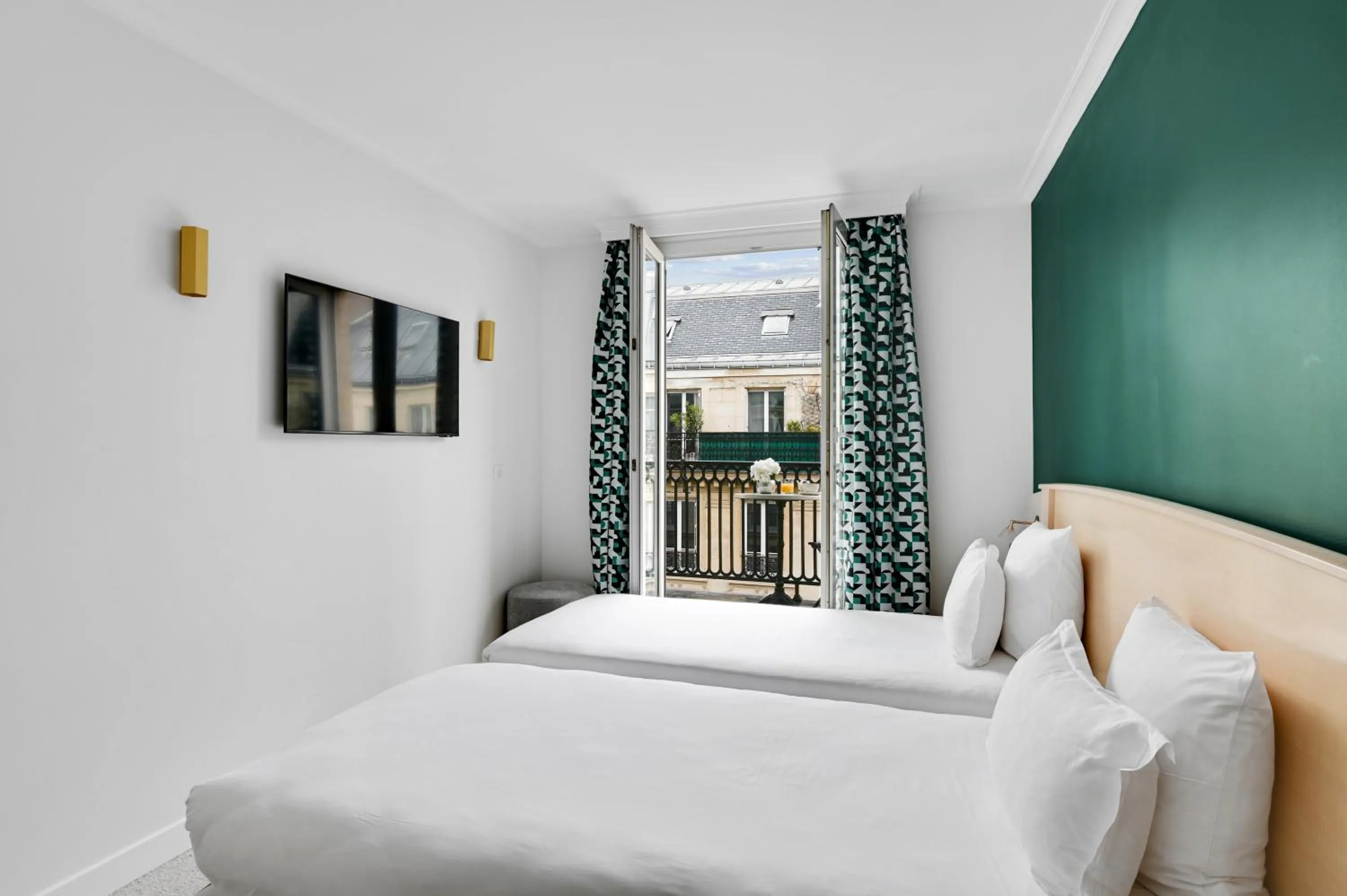 TV and multimedia, Bed in Hotel Elysees Opera